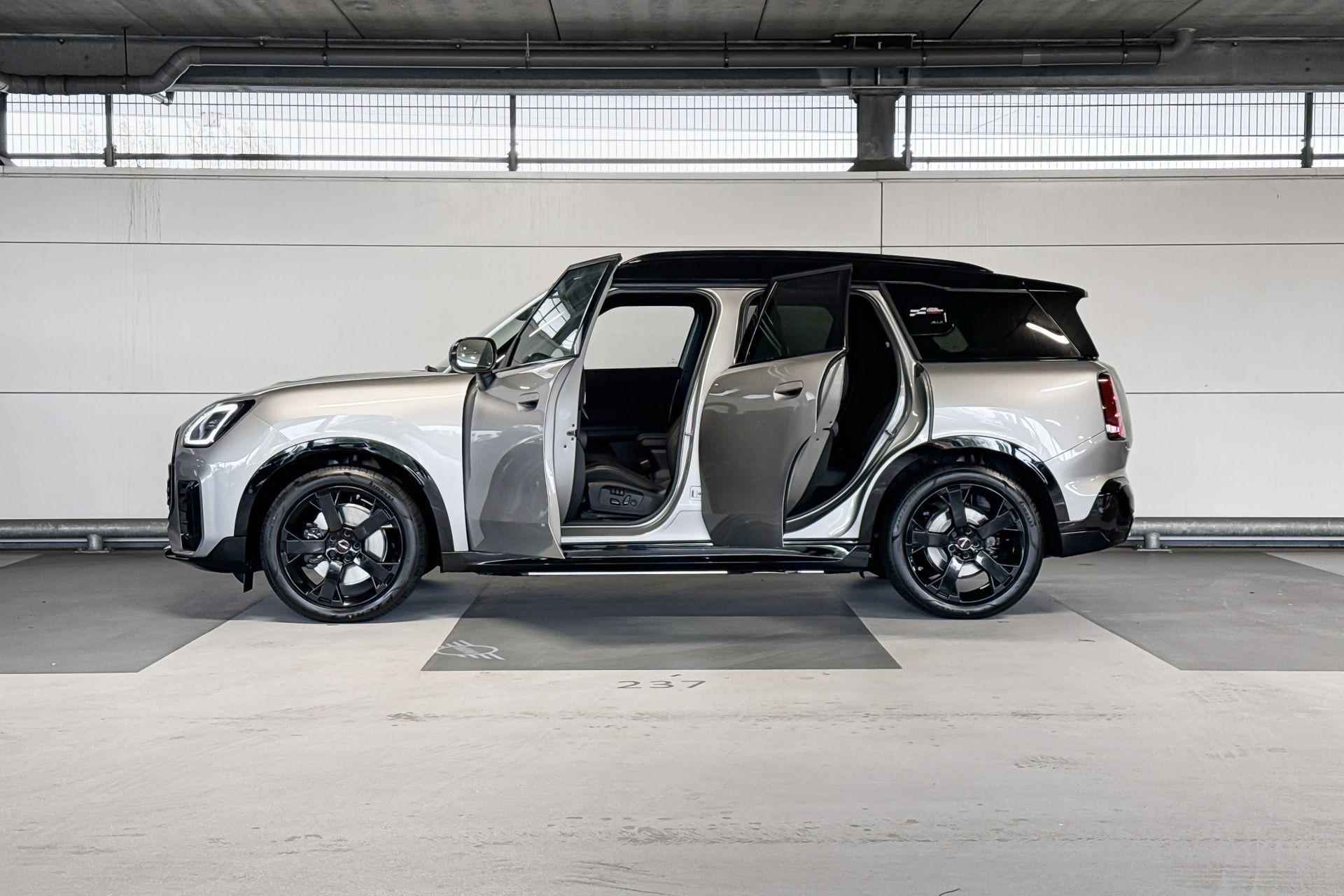 MINI Countryman Electric SE ALL4 John Cooper Works 66.5 kWh | Pakket XL | Dak en spiegelkappen in Jetblack - 3/26