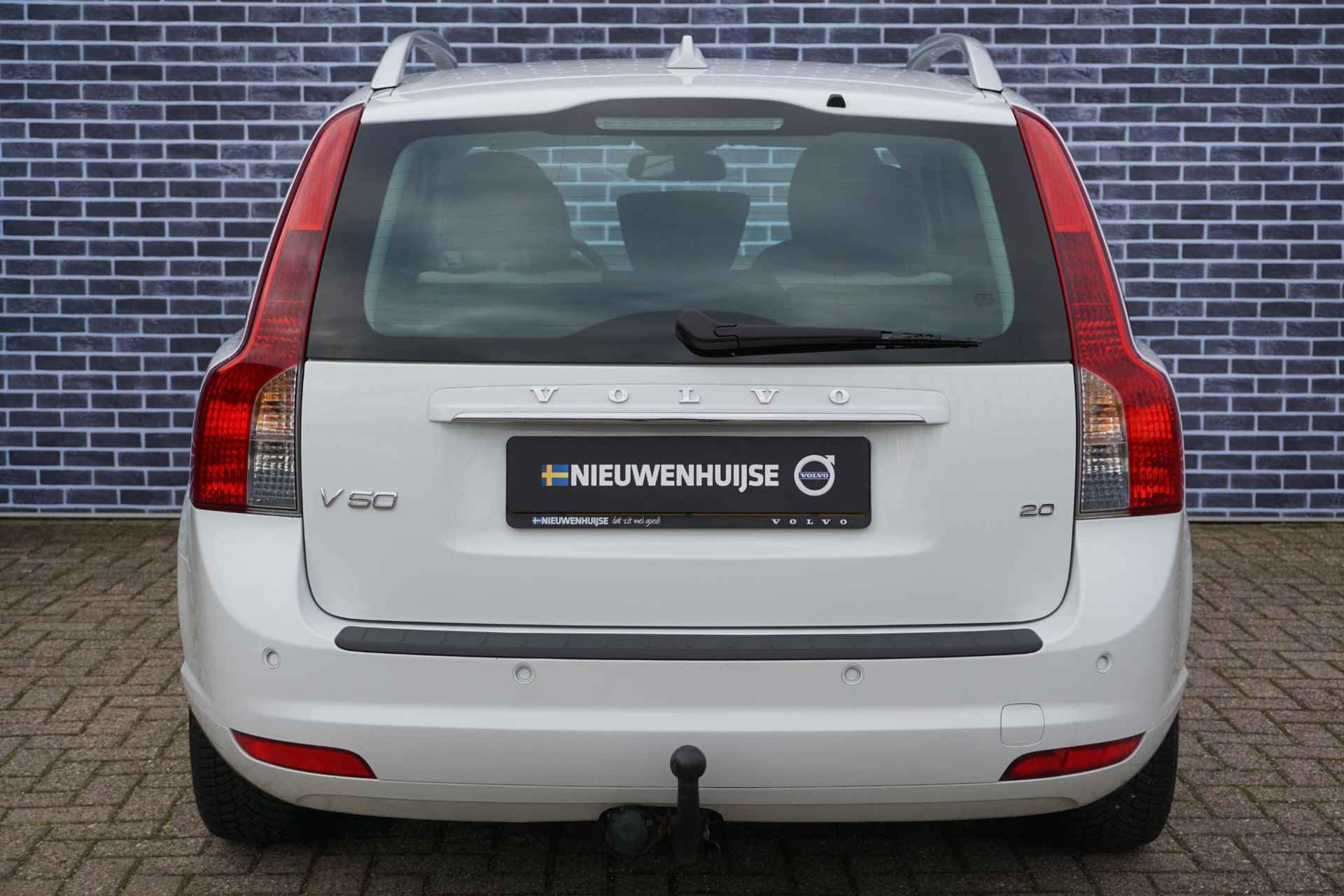 Volvo V50 2.0 Business Pro Edition Dak rails | 17"| Bluetooth | RTI | Verwarmde voorstoelen | Cliamte control | Regensensor | trekhaak | Parkeer sensoren achter | Two Tone Leder | - 22/27