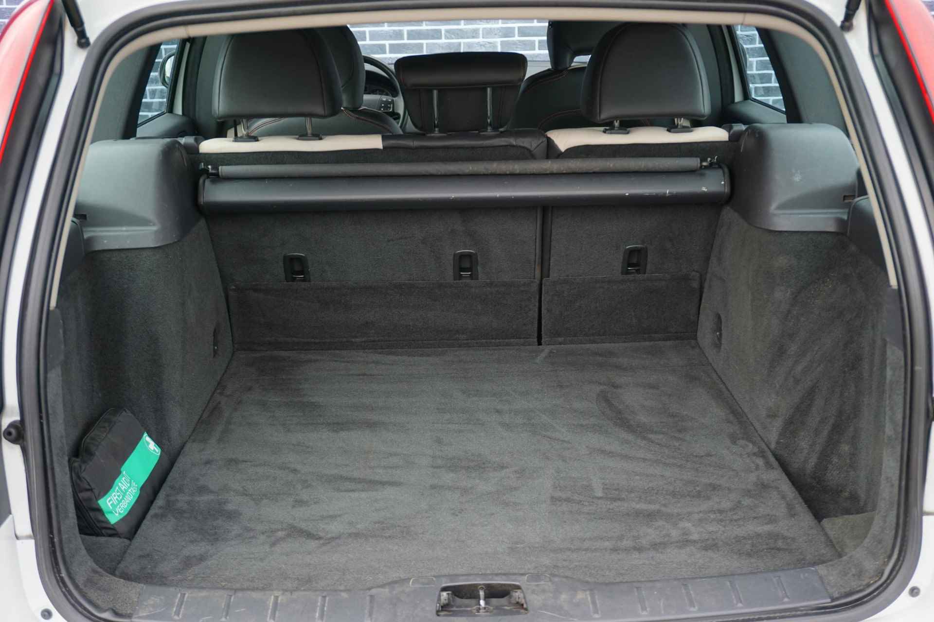 Volvo V50 2.0 Business Pro Edition Dak rails | 17"| Bluetooth | RTI | Verwarmde voorstoelen | Cliamte control | Regensensor | trekhaak | Parkeer sensoren achter | Two Tone Leder | - 23/27