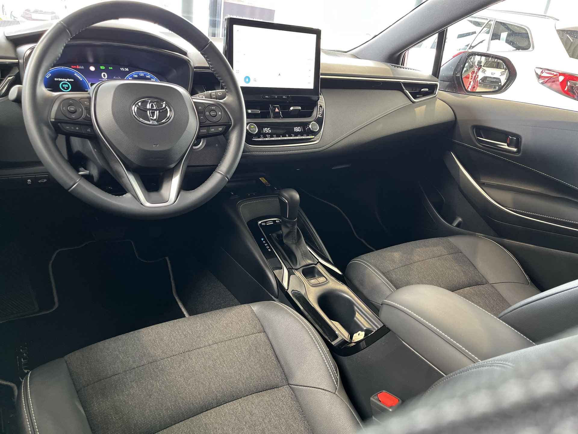 Toyota Corolla Touring Sports 1.8 Hybrid First Edition | All-in prijs | Apple/Android | Parkeersensoren | Navigatie | Elektrische achterklep | - 16/36