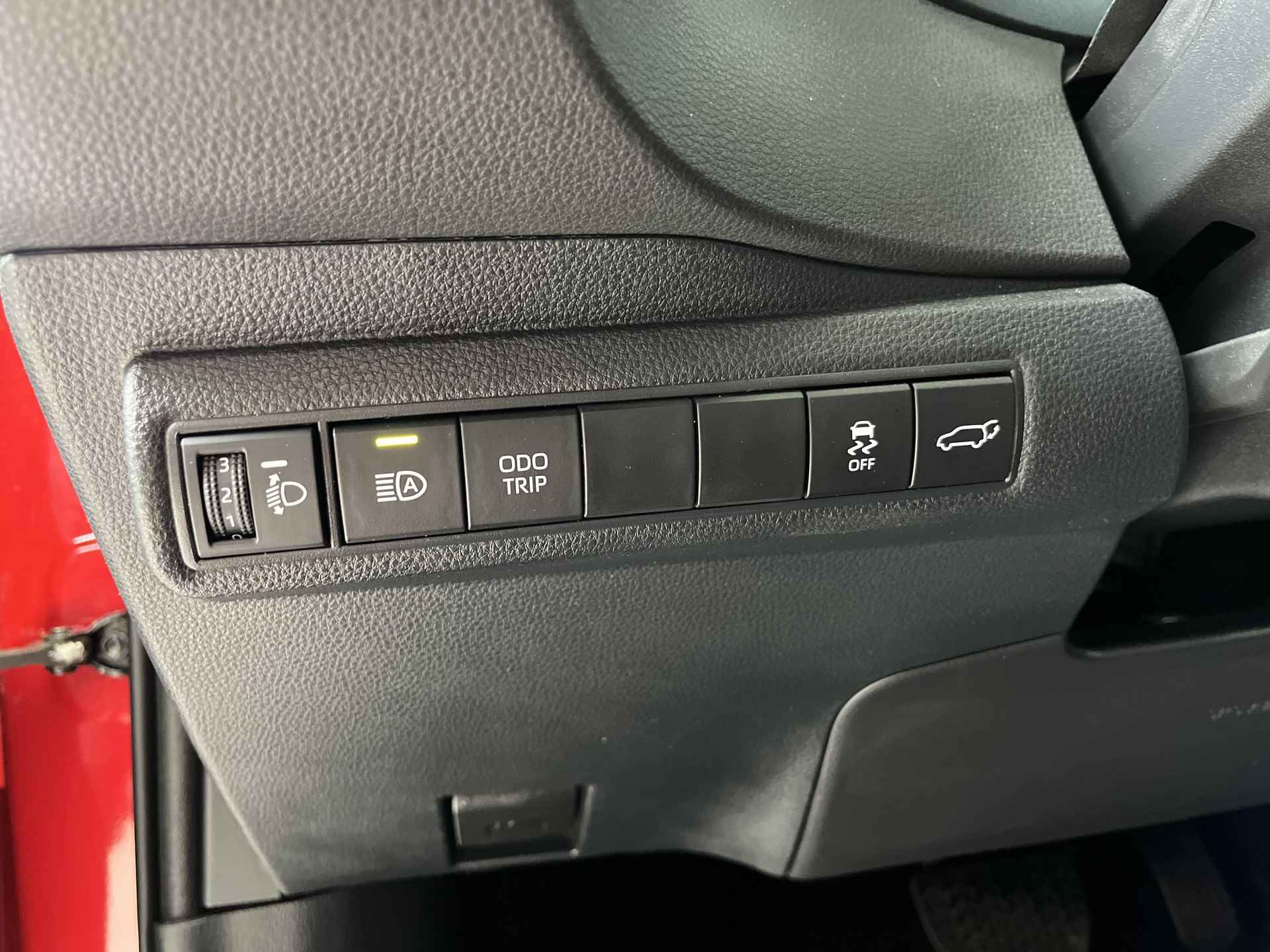 Toyota Corolla Touring Sports 1.8 Hybrid First Edition | All-in prijs | Apple/Android | Parkeersensoren | Navigatie | Elektrische achterklep | - 17/36