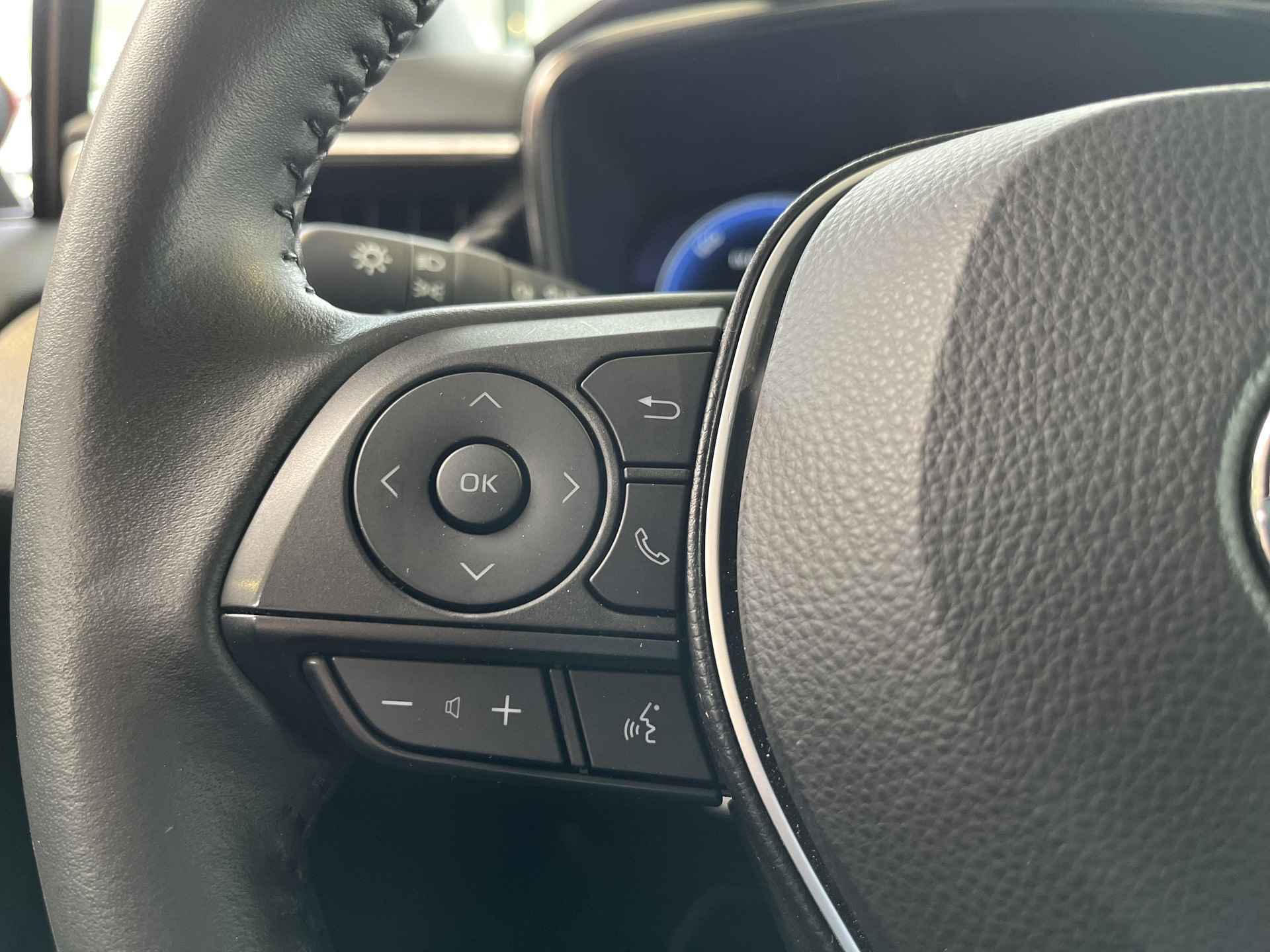 Toyota Corolla Touring Sports 1.8 Hybrid First Edition | All-in prijs | Apple/Android | Parkeersensoren | Navigatie | Elektrische achterklep | - 19/36