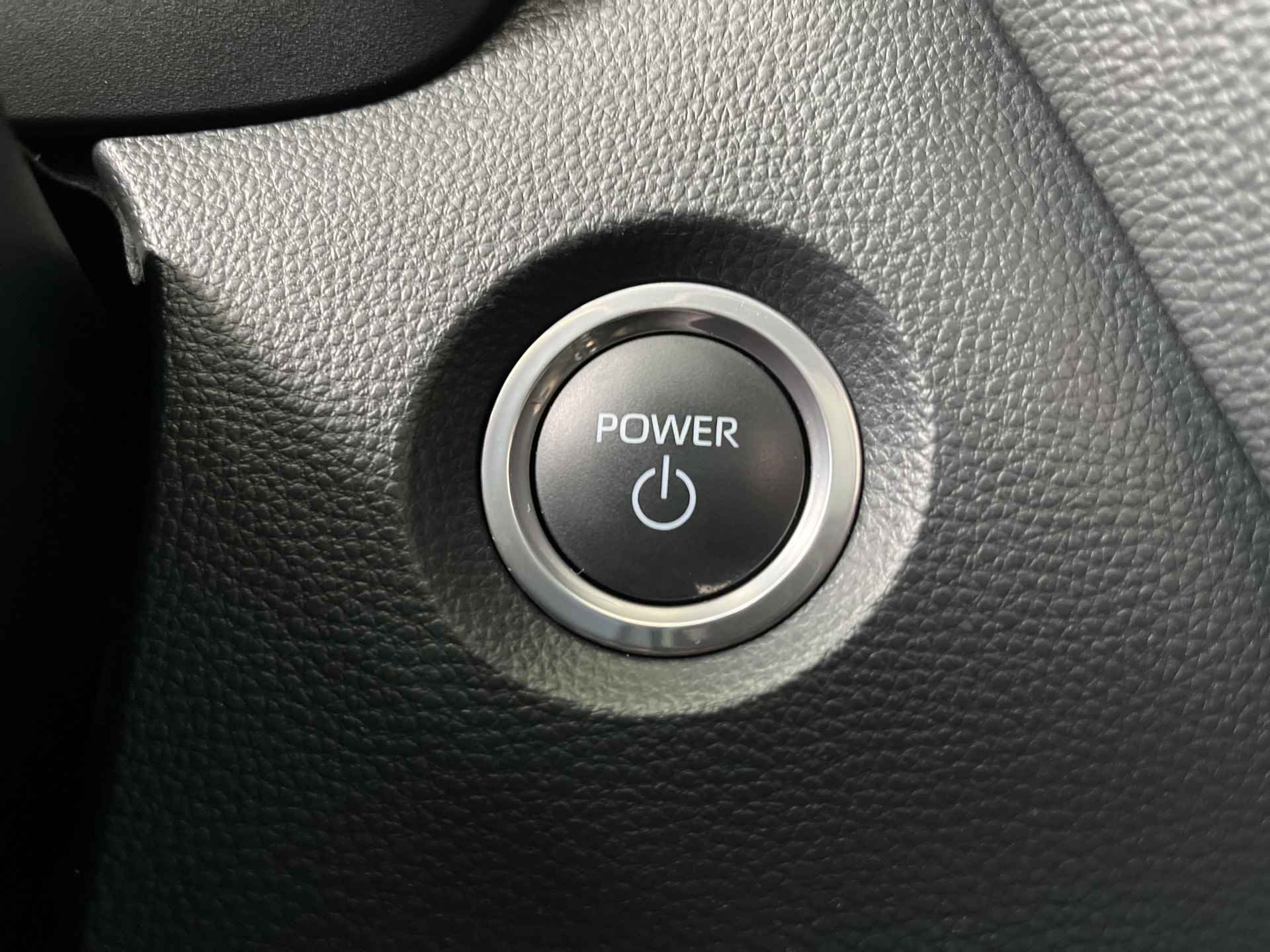 Toyota Corolla Touring Sports 1.8 Hybrid First Edition | All-in prijs | Apple/Android | Parkeersensoren | Navigatie | Elektrische achterklep | - 23/36