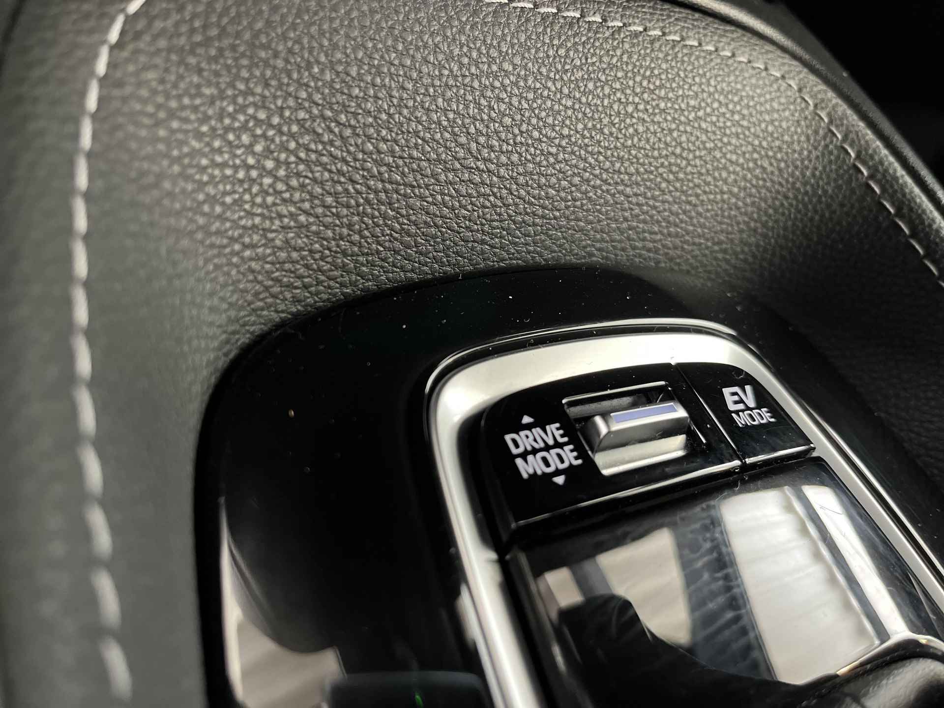 Toyota Corolla Touring Sports 1.8 Hybrid First Edition | All-in prijs | Apple/Android | Parkeersensoren | Navigatie | Elektrische achterklep | - 27/36