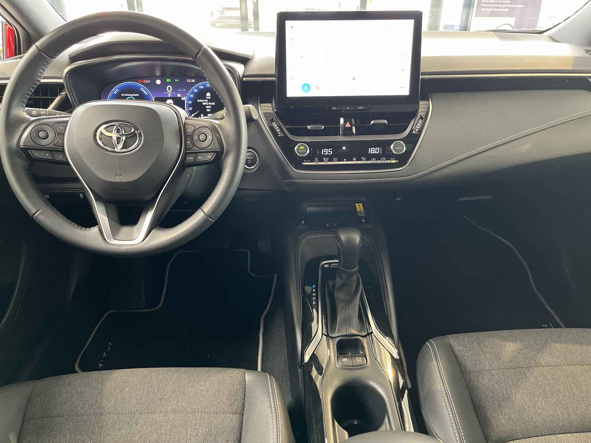 Toyota Corolla Touring Sports 1.8 Hybrid First Edition | All-in prijs | Apple/Android | Parkeersensoren | Navigatie | Elektrische achterklep | - 33/36