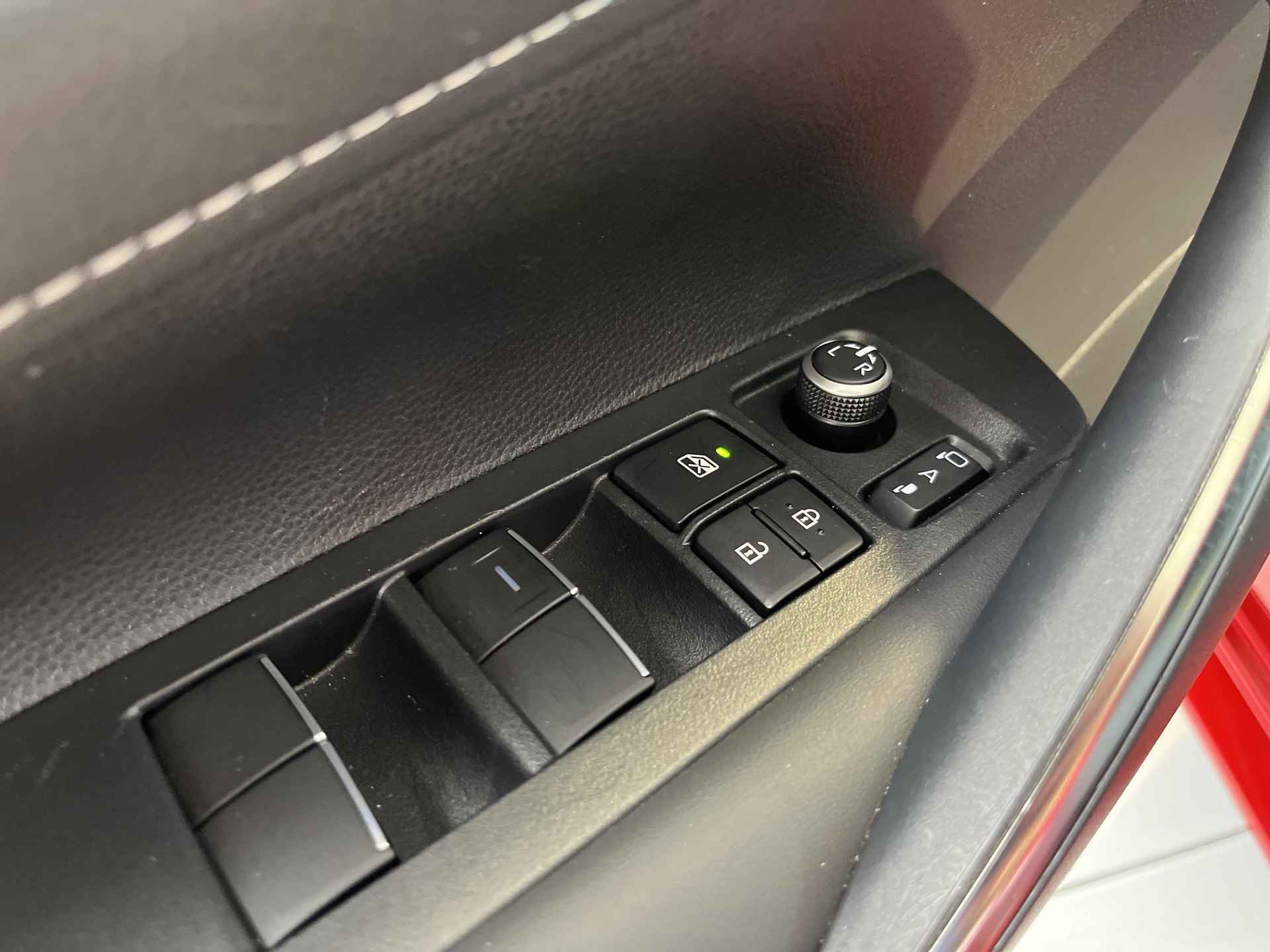 Toyota Corolla Touring Sports 1.8 Hybrid First Edition | All-in prijs | Apple/Android | Parkeersensoren | Navigatie | Elektrische achterklep | - 34/36