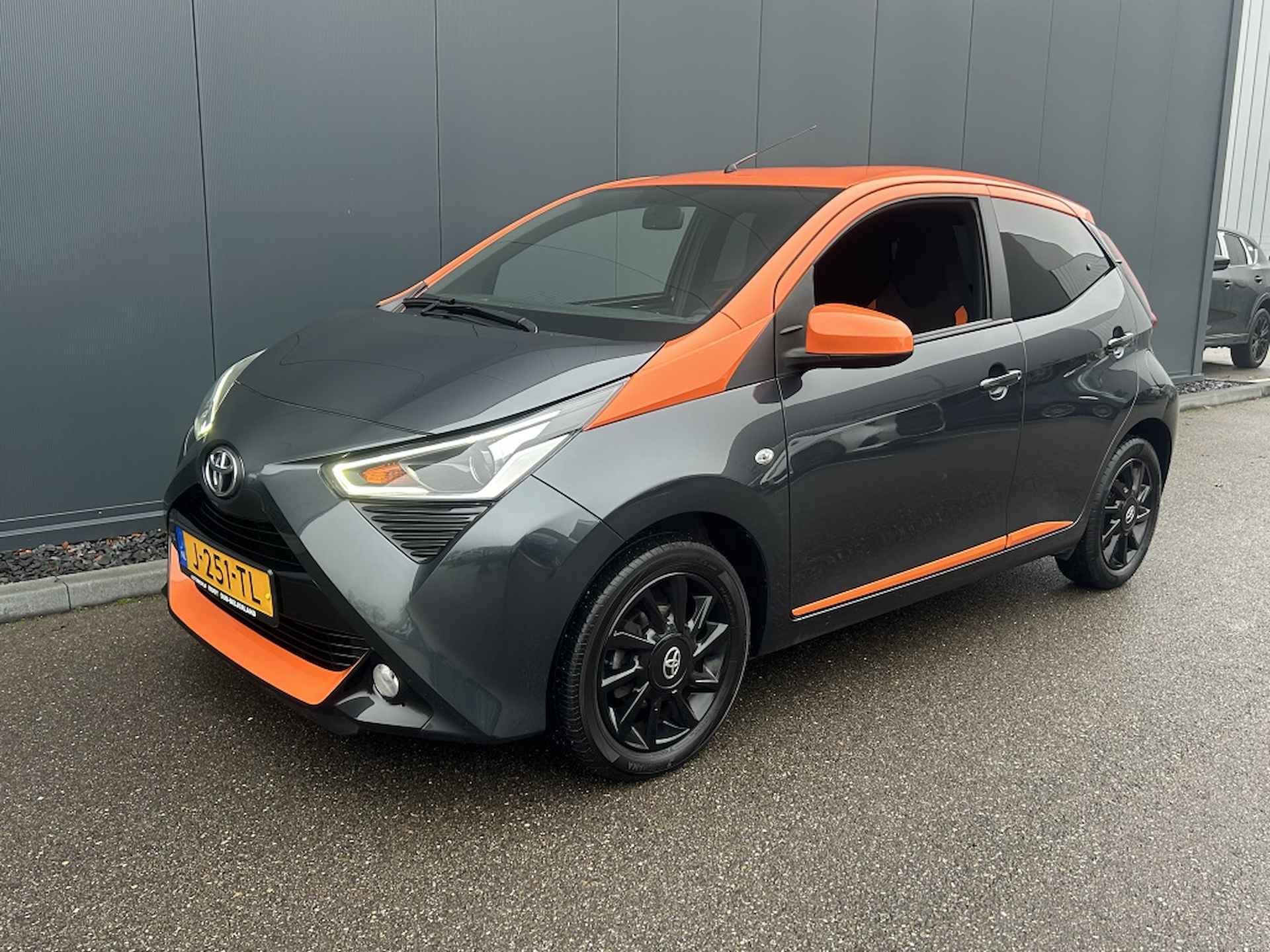 Toyota Aygo 1.0 VVT-i JBL - 10/26