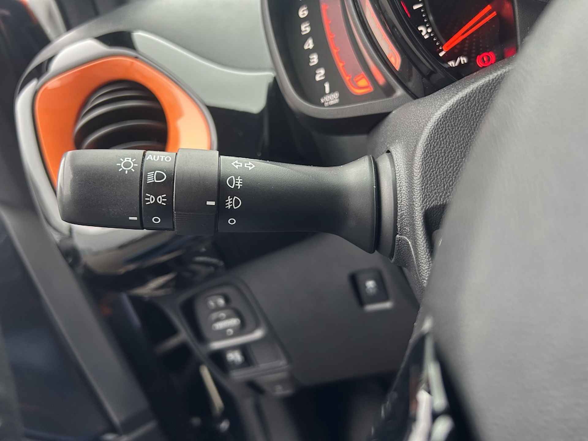 Toyota Aygo 1.0 VVT-i JBL - 18/26