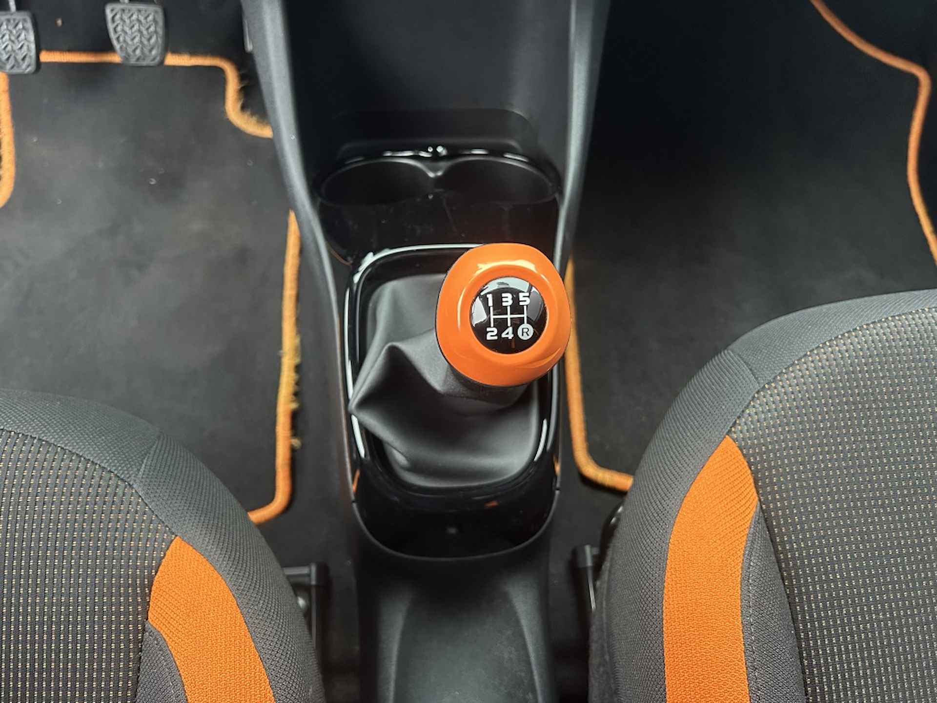 Toyota Aygo 1.0 VVT-i JBL - 24/26