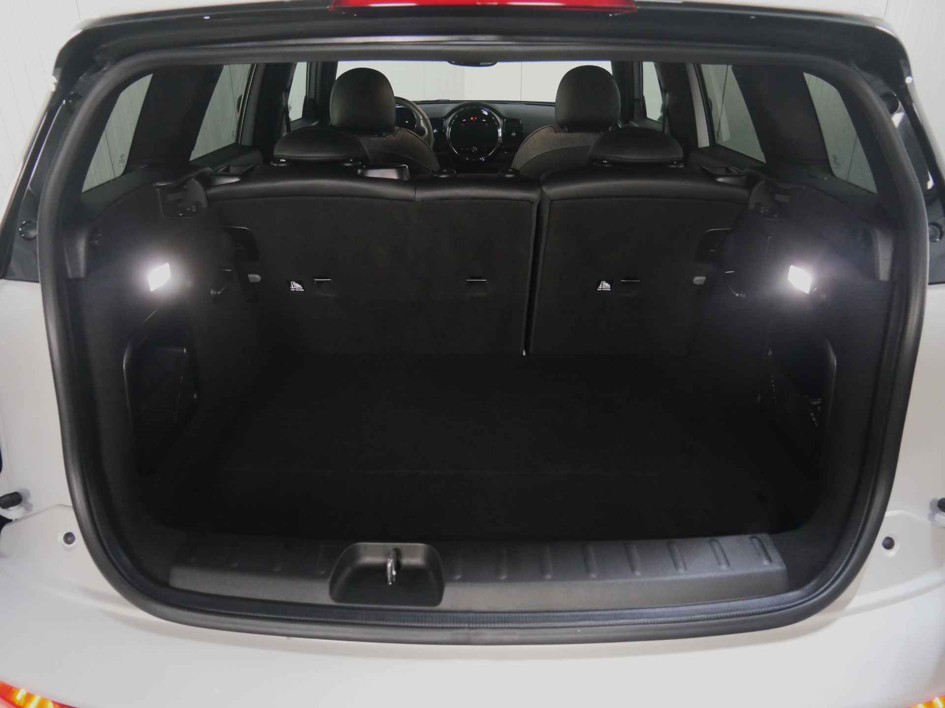 MINI Clubman Cooper S Classic Automaat / Premium Pakket / Achteruitrijcamera / LED / Comfort Access / Comfortstoelen / Stoelverwarming - 39/43