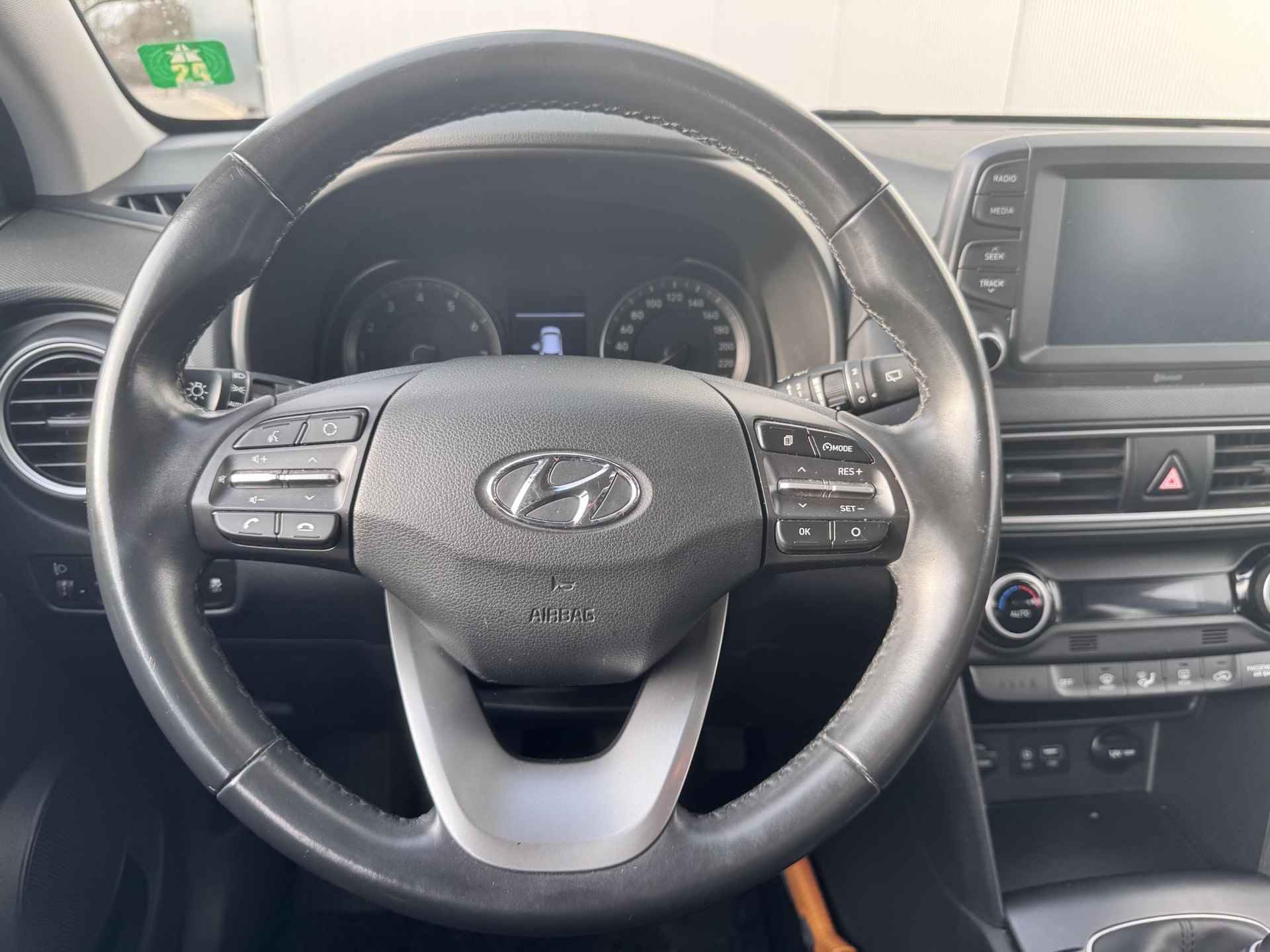 Hyundai Kona 1.0T Comfort / Achteruitrijcamera / Airco /  Cruise controle / Apple Carplay/Android Auto / Winterbanden op lichtmetalen 16'' velg / - 10/32