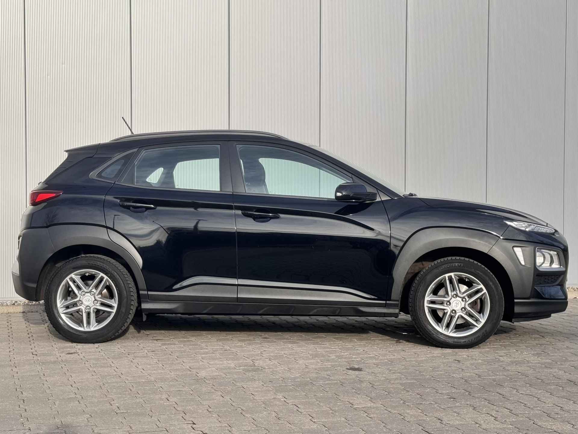 Hyundai Kona 1.0T Comfort / Achteruitrijcamera / Airco /  Cruise controle / Apple Carplay/Android Auto / Winterbanden op lichtmetalen 16'' velg / - 18/32