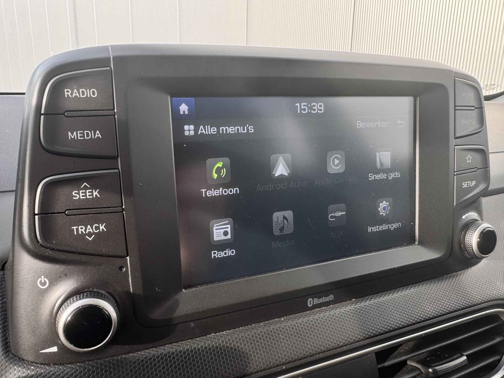 Hyundai Kona 1.0T Comfort / Achteruitrijcamera / Airco /  Cruise controle / Apple Carplay/Android Auto / Winterbanden op lichtmetalen 16'' velg / - 29/32