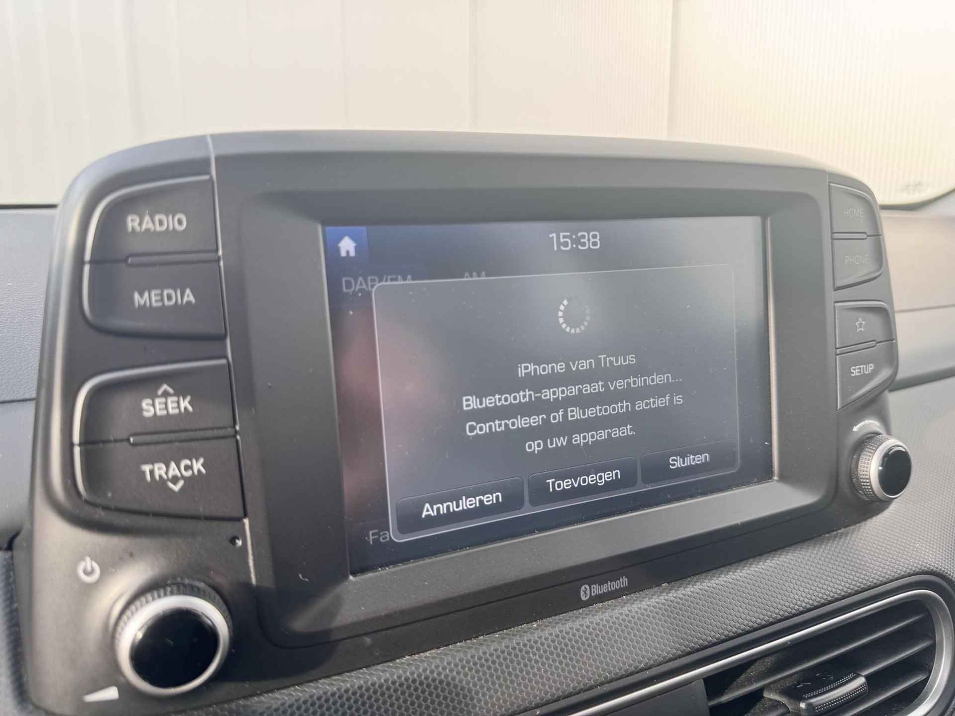 Hyundai Kona 1.0T Comfort / Achteruitrijcamera / Airco /  Cruise controle / Apple Carplay/Android Auto / Winterbanden op lichtmetalen 16'' velg / - 30/32