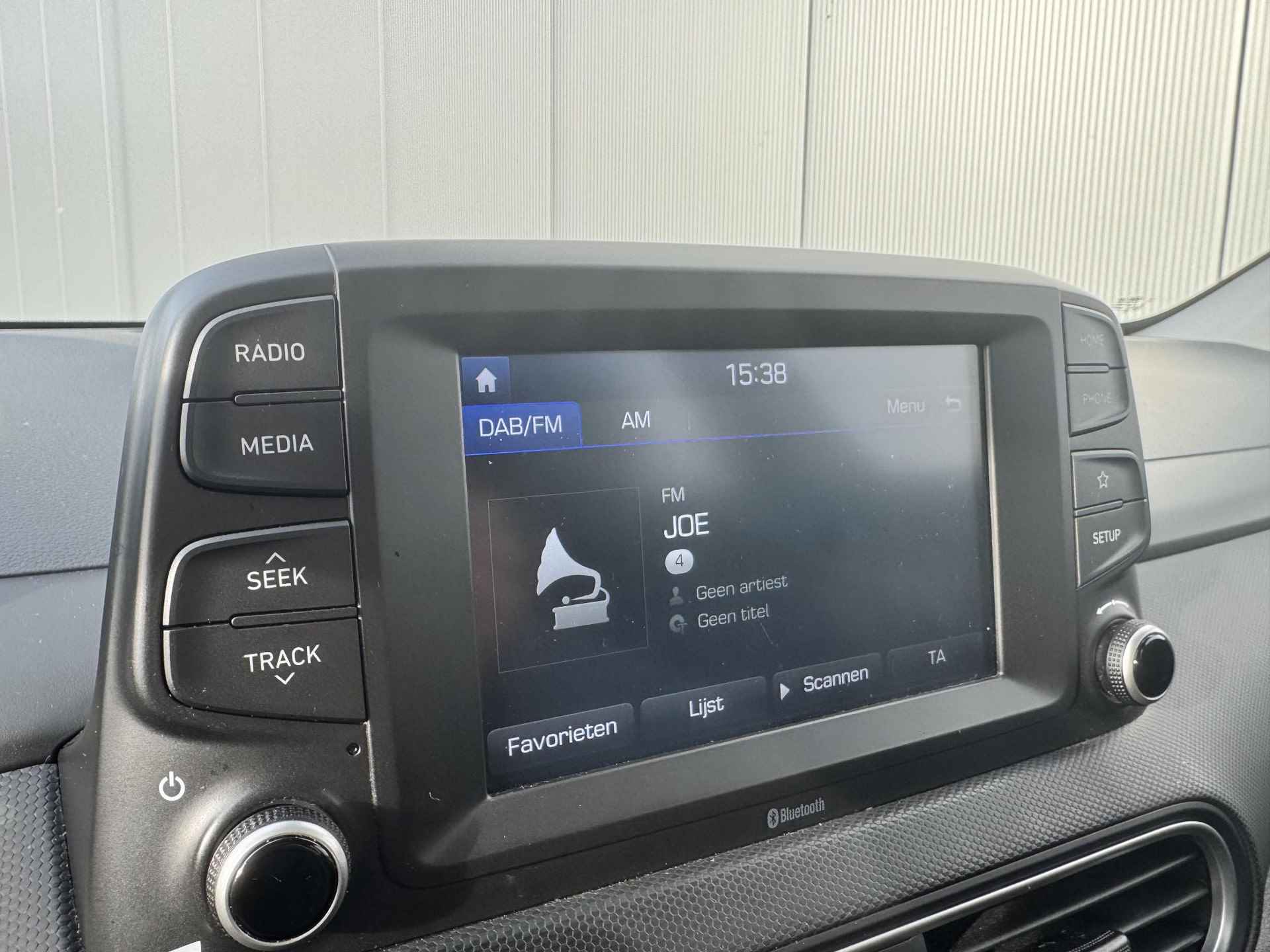 Hyundai Kona 1.0T Comfort / Achteruitrijcamera / Airco /  Cruise controle / Apple Carplay/Android Auto / Winterbanden op lichtmetalen 16'' velg / - 31/32