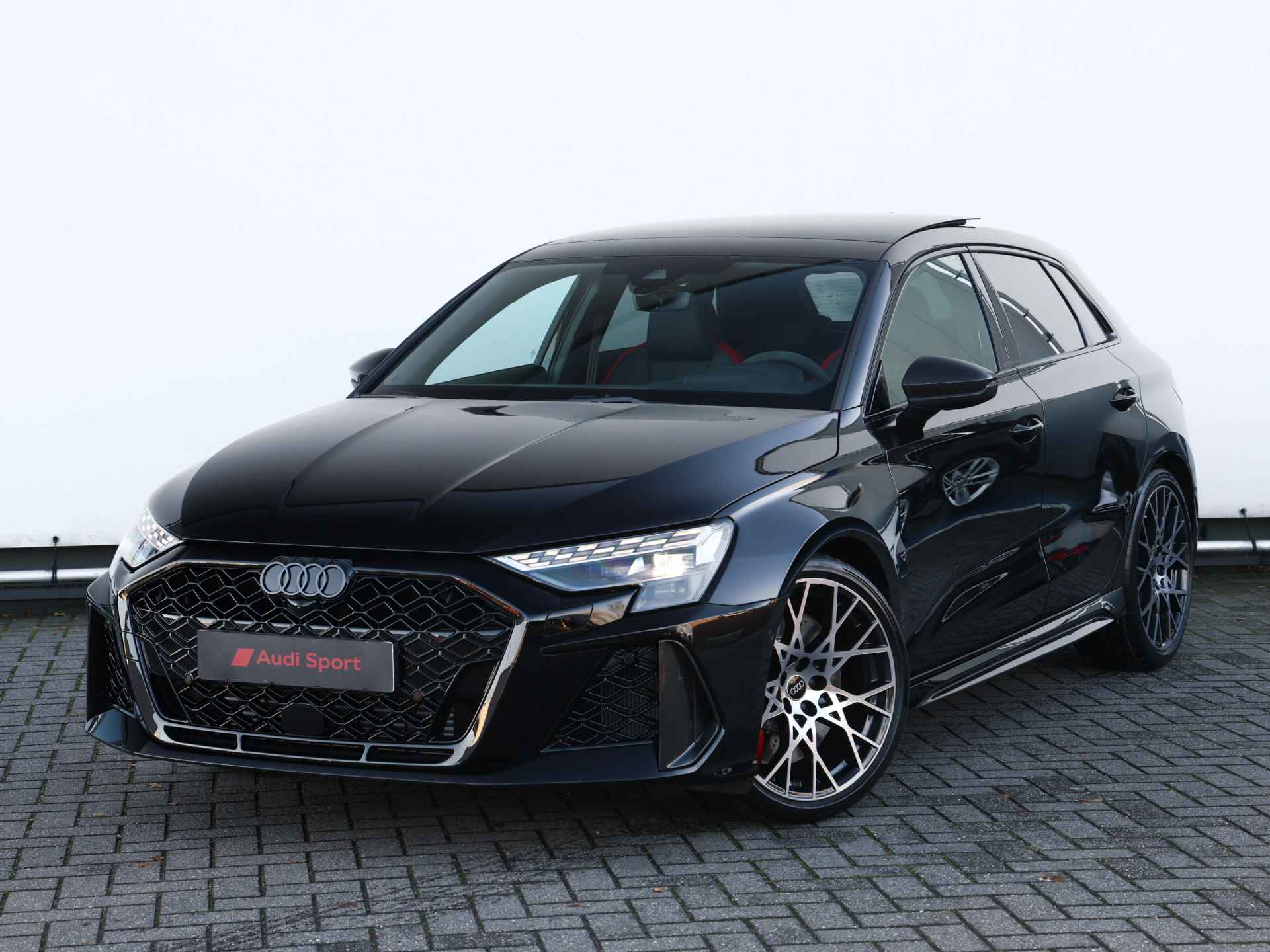 Audi RS3 2.5 TFSI quattro | RS designpakket rood | Carbon pakket | RS Sportuitlaatsysteem | Top 280km/h | - 11/58