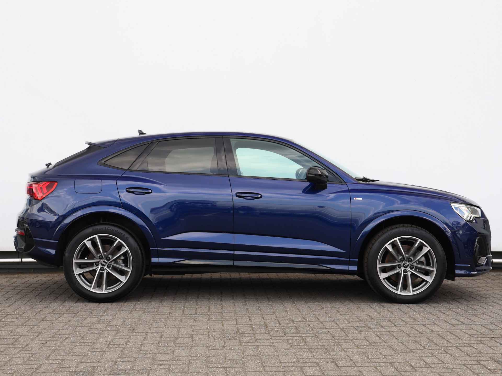 Audi Q3 Sportback 45 TFSI e S Edition 245pk | Camera | Elek. stoelen | 19" Velgen | Adaptive Cruise | Dodehoekdetectie | Navi | Apple Carplay | Stoelverwarming - 2/48