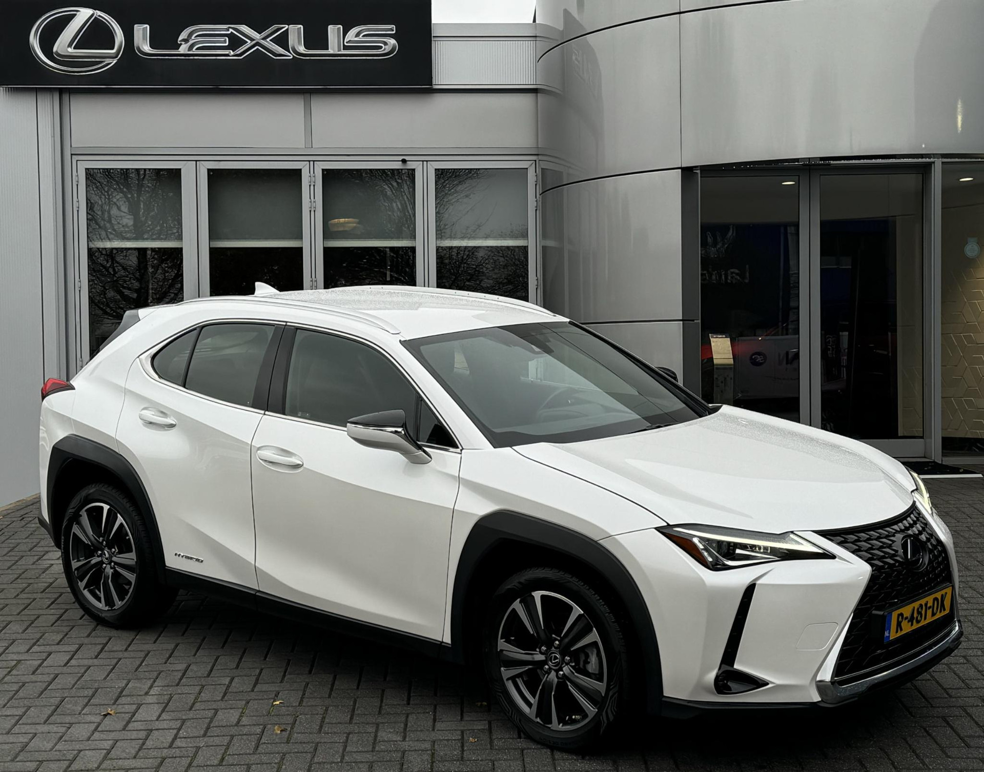 Lexus UX 250h Business Line 18" LM-VELGEN ALL-SEASON KEY-LESS NAVI AD-CRUISE APPLE/ANDROID