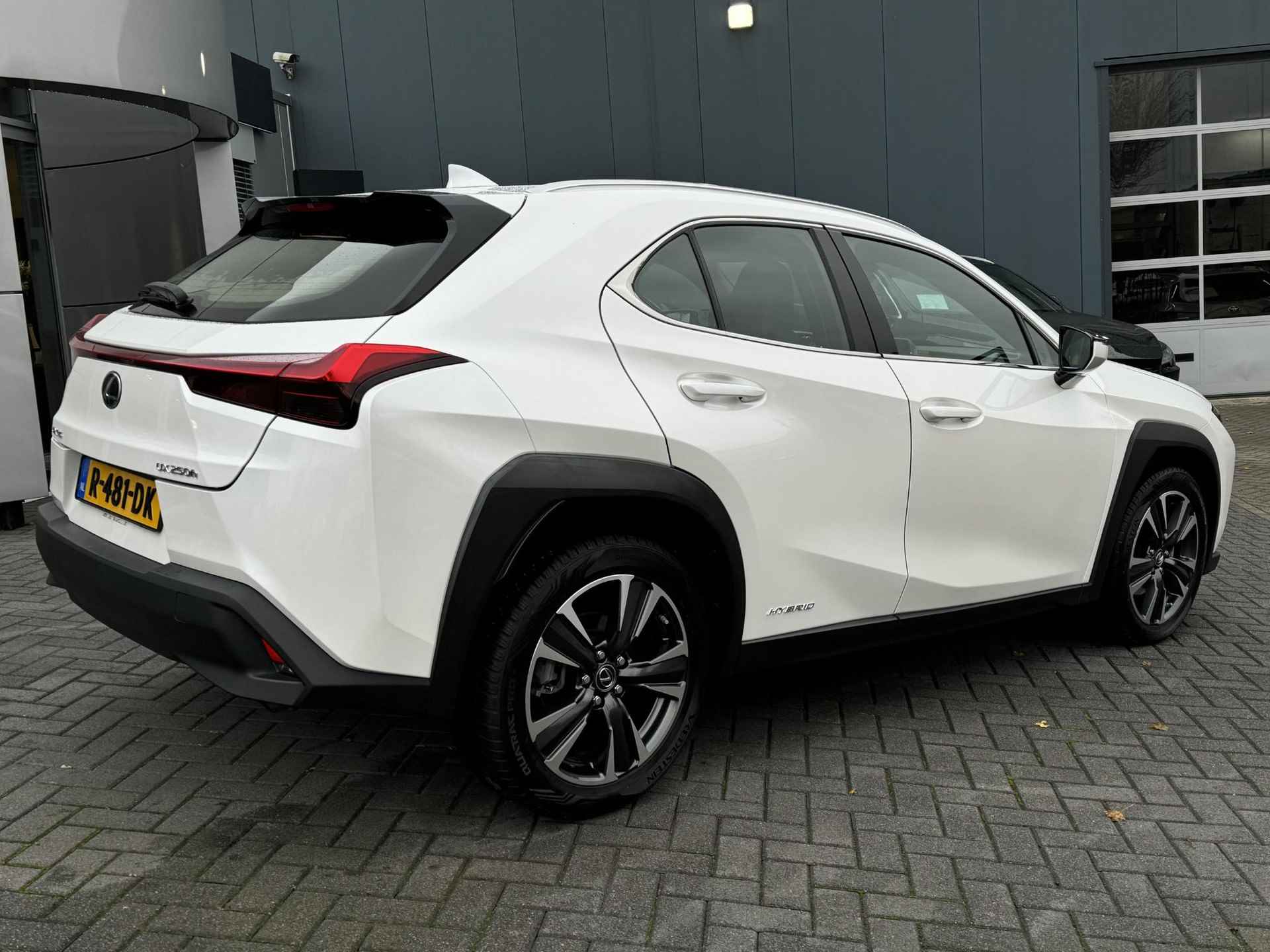 Lexus UX 250h Business Line 18" LM-VELGEN ALL-SEASON KEY-LESS NAVI AD-CRUISE APPLE/ANDROID - 3/36