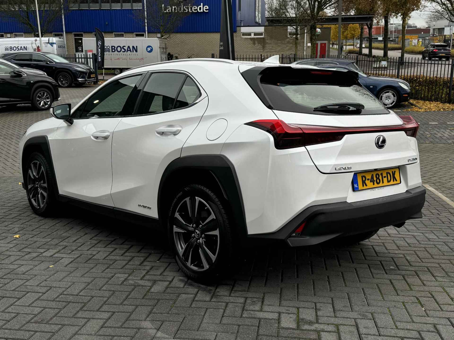 Lexus UX 250h Business Line 18" LM-VELGEN ALL-SEASON KEY-LESS NAVI AD-CRUISE APPLE/ANDROID - 5/36