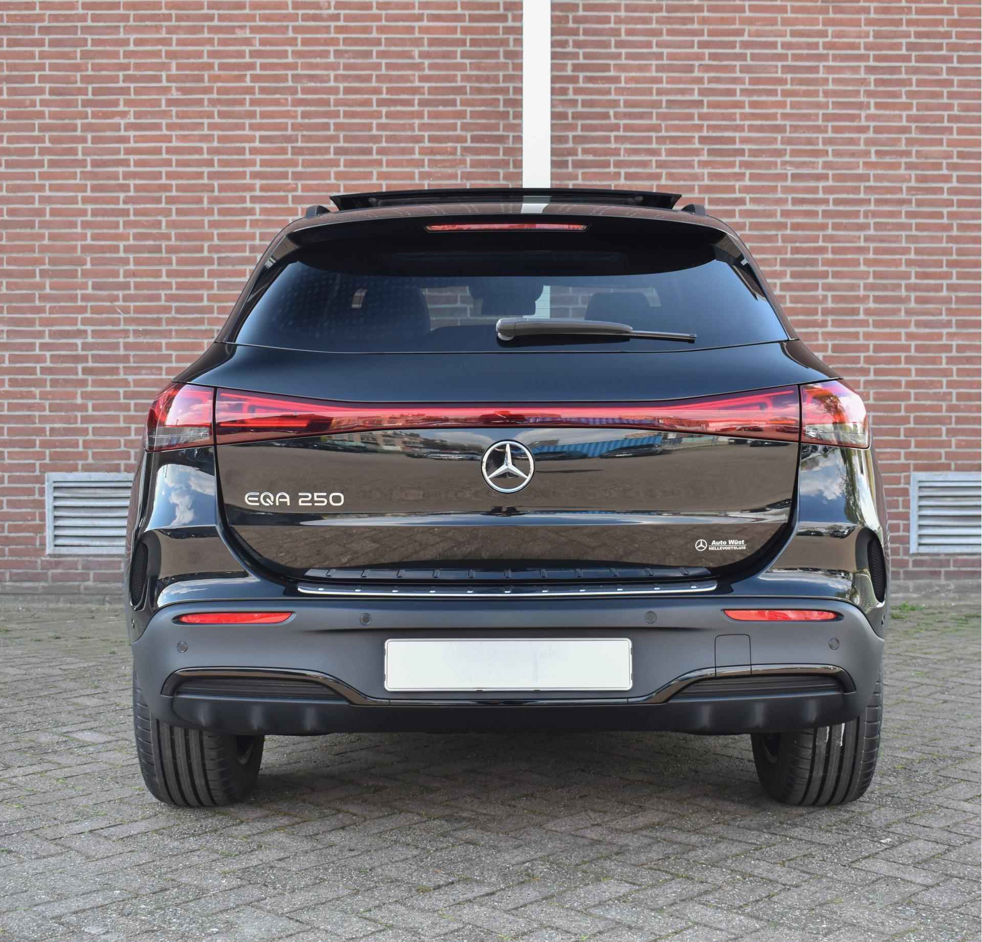 Mercedes-Benz EQA 250 AMG Line 67 kWh / Night-Pakket / Headup-Display / Panaroma-schuifdak / Stoelverwarming / Achteruitrijcamera / Dodehoek-Assis - 14/35