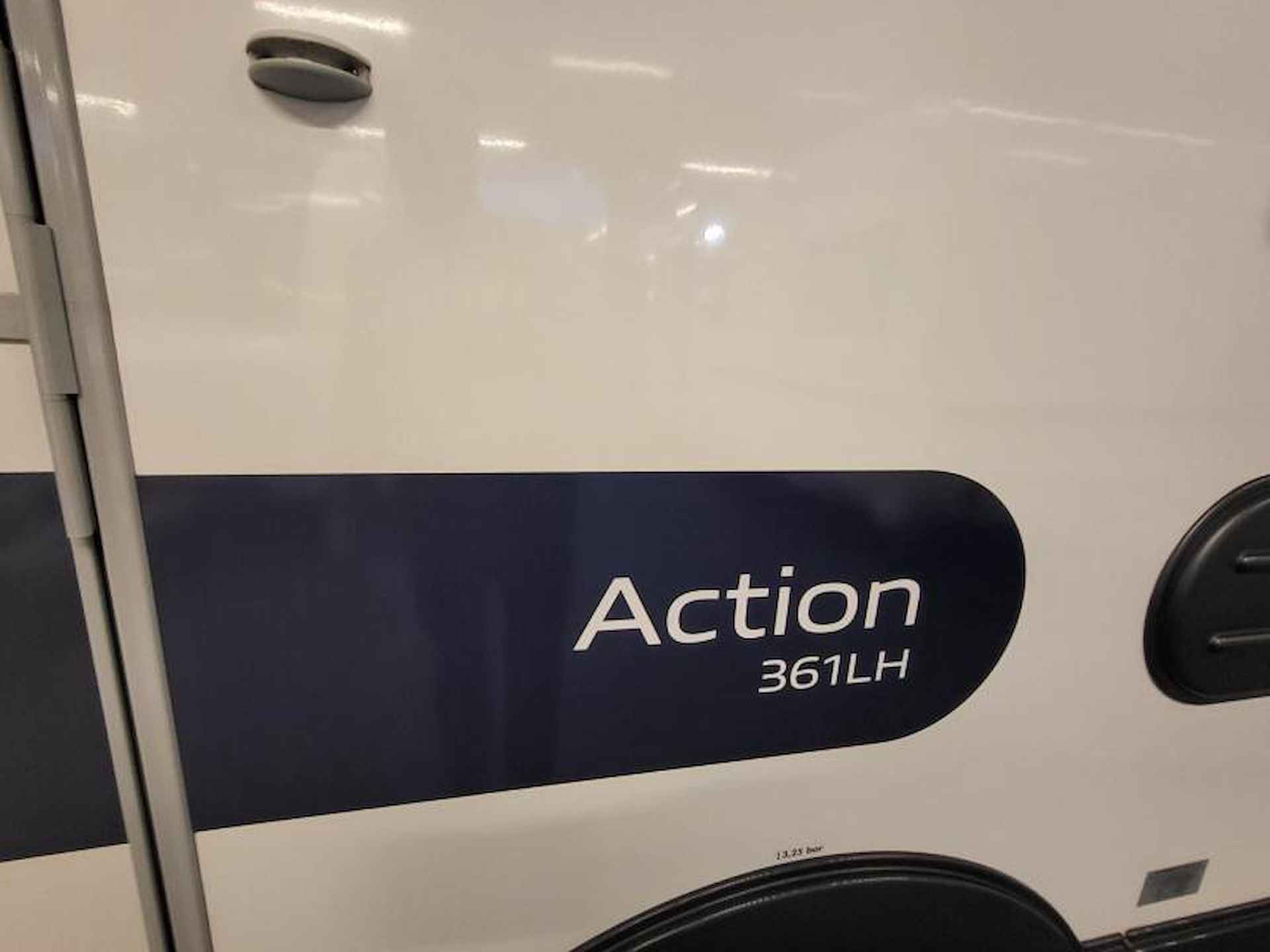 Adria Action 361 LH bijna nieuw met Unic - 3/17