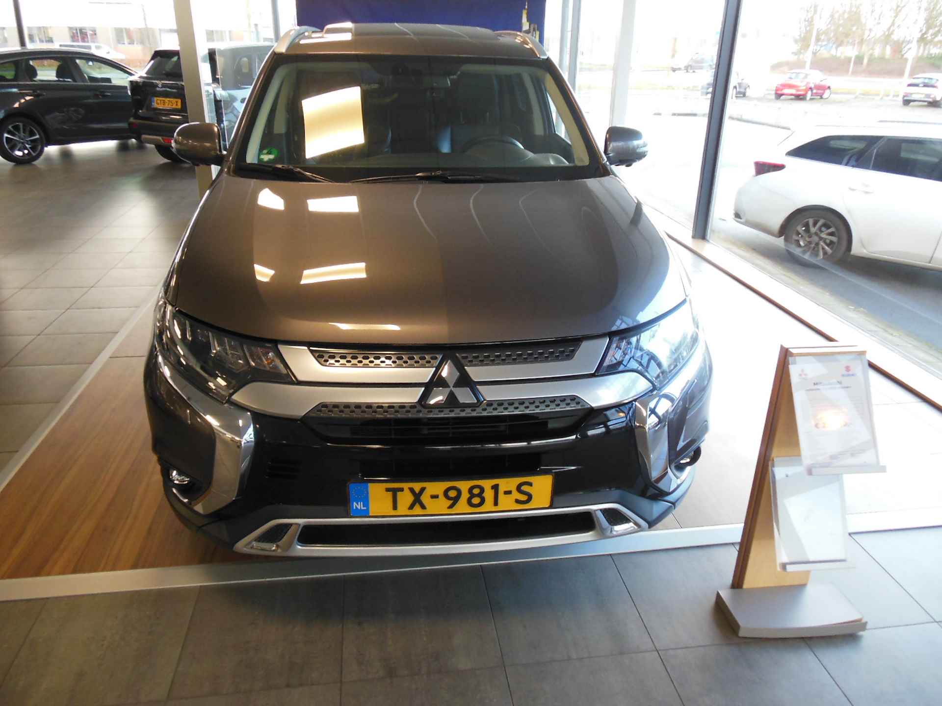 Mitsubishi Outlander 2.0 2WD Intense+ staat in Hoogeveen - 7/15