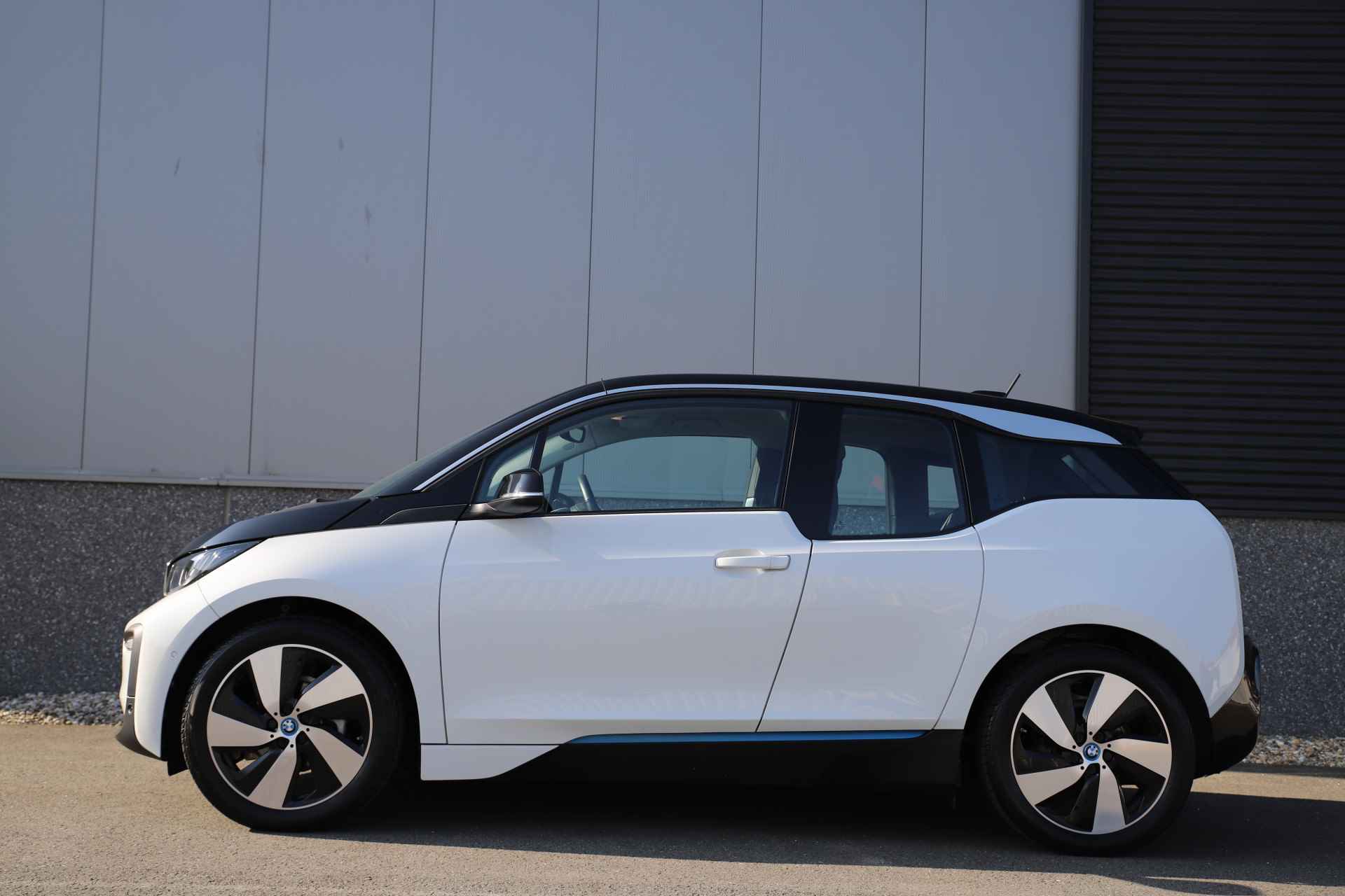 BMW i3 120Ah 42 kWh /Adaptive cruise/warmtepomp/12.709km/3-fase/Camera/19" - 18/42