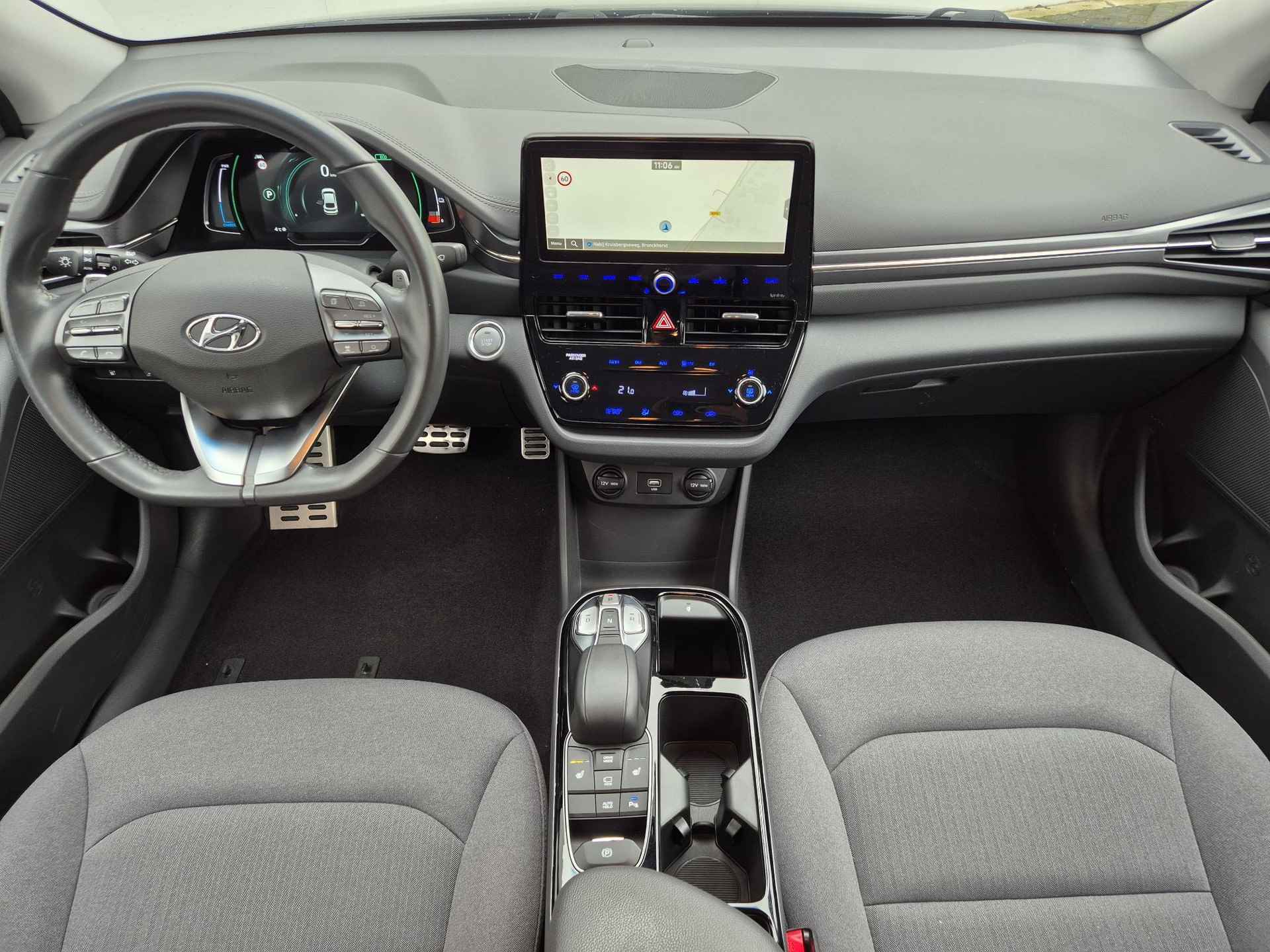 Hyundai IONIQ Comfort EV 38 kWh Automaat / SoH Accu 99,4% / Nieuw Model / Origineel NL / Adaptief cruise control / Apple Carplay Android Auto / Draadloze Telefoon lader / - 2/52