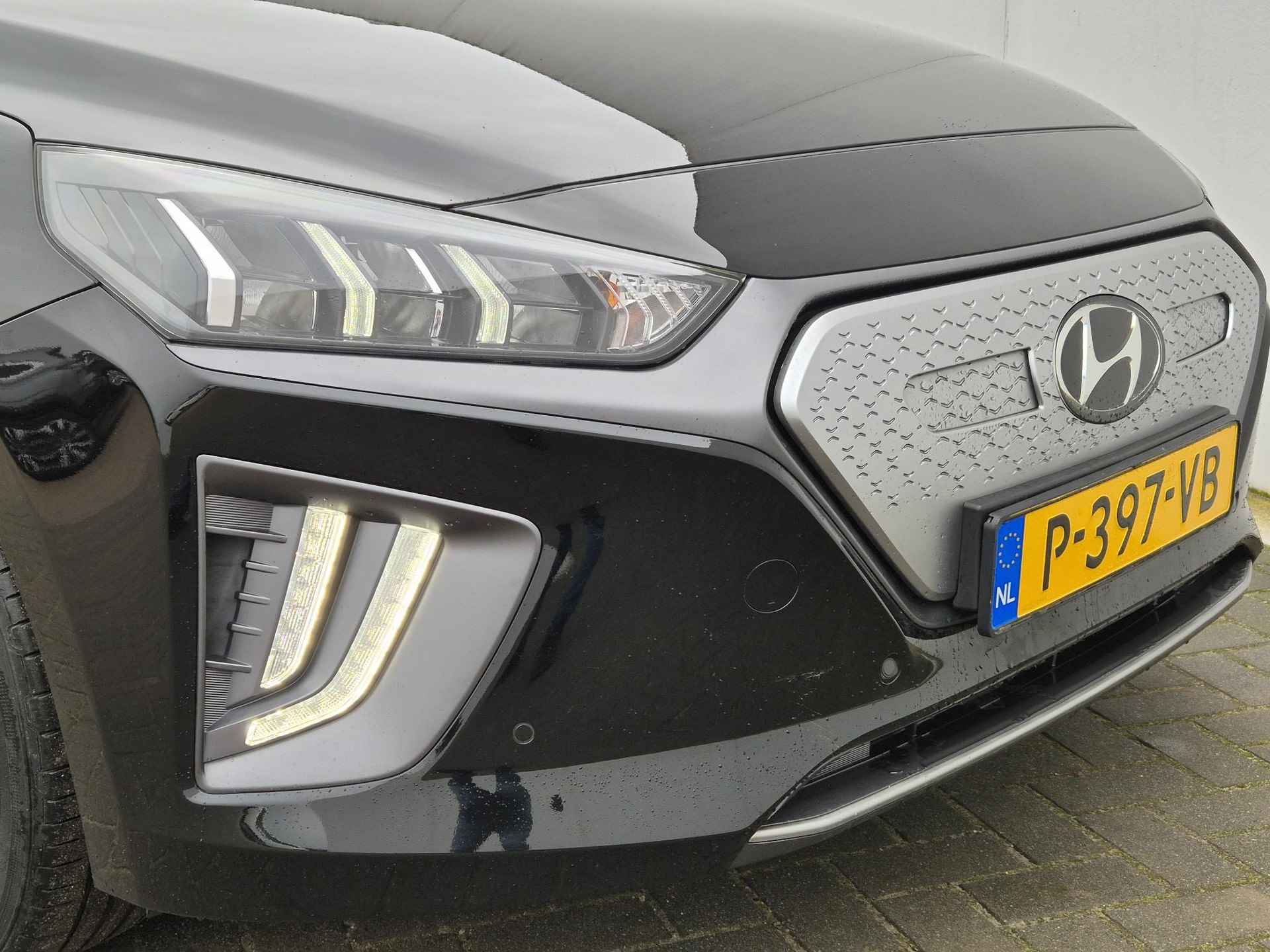 Hyundai IONIQ Comfort EV 38 kWh Automaat / SoH Accu 99,4% / Nieuw Model / Origineel NL / Adaptief cruise control / Apple Carplay Android Auto / Draadloze Telefoon lader / - 26/52