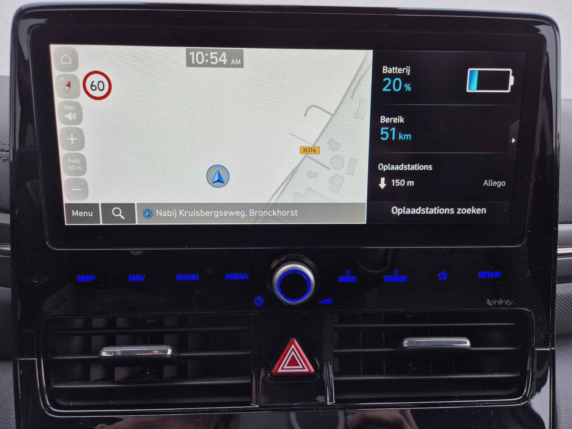 Hyundai IONIQ Comfort EV 38 kWh Automaat / SoH Accu 99,4% / Nieuw Model / Origineel NL / Adaptief cruise control / Apple Carplay Android Auto / Draadloze Telefoon lader / - 27/52