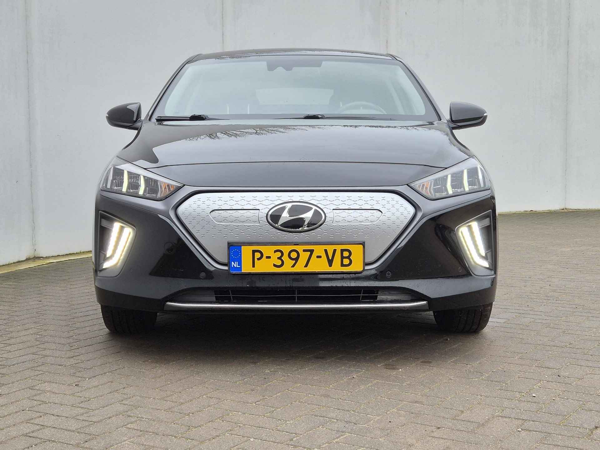 Hyundai IONIQ Comfort EV 38 kWh Automaat / SoH Accu 99,4% / Nieuw Model / Origineel NL / Adaptief cruise control / Apple Carplay Android Auto / Draadloze Telefoon lader / - 37/52