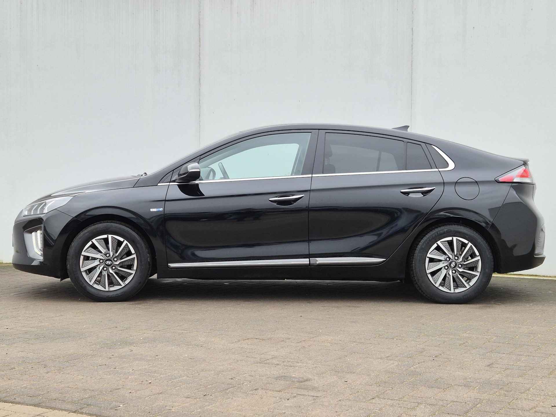 Hyundai IONIQ Comfort EV 38 kWh Automaat / SoH Accu 99,4% / Nieuw Model / Origineel NL / Adaptief cruise control / Apple Carplay Android Auto / Draadloze Telefoon lader / - 11/52