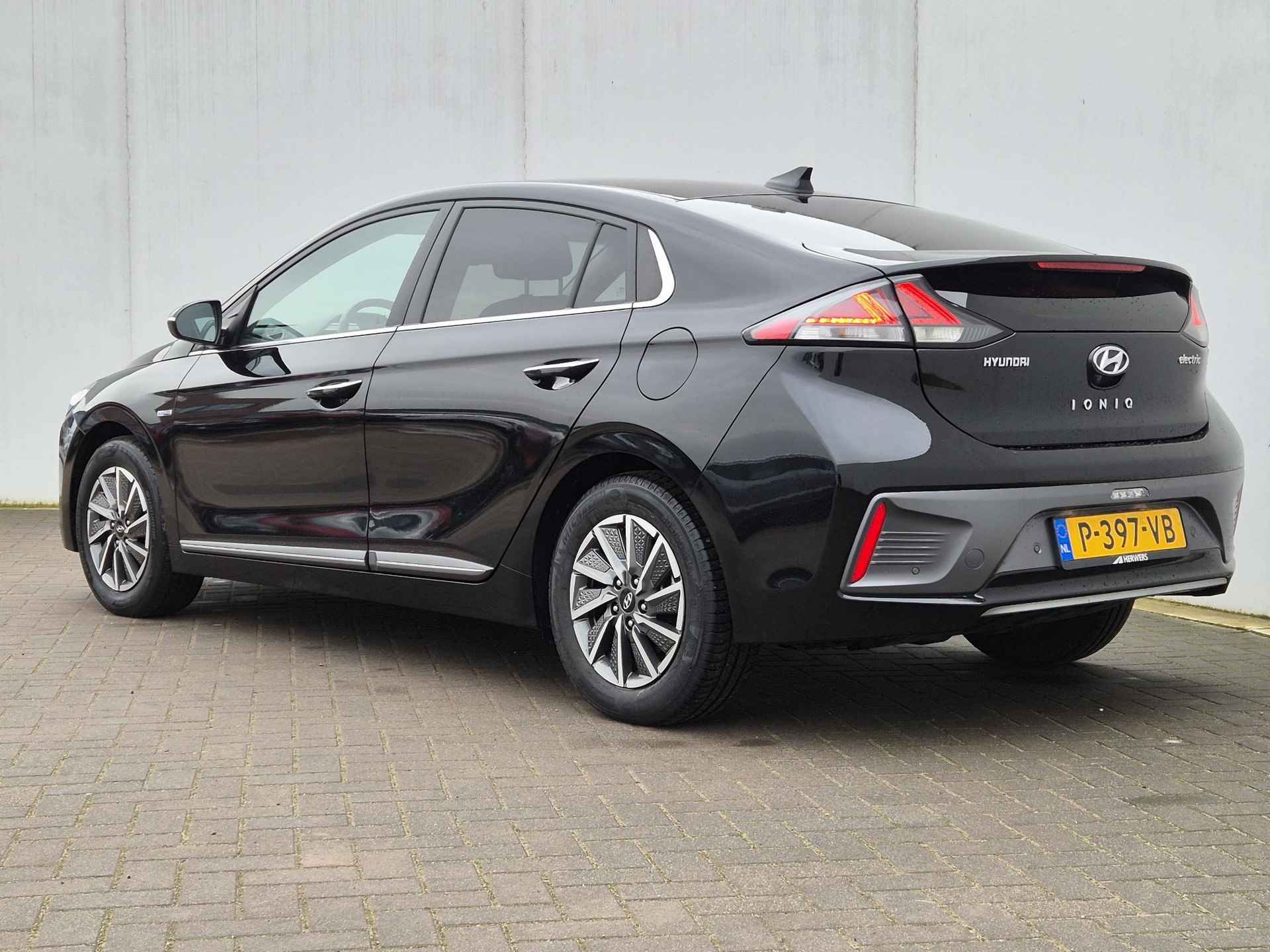 Hyundai IONIQ Comfort EV 38 kWh Automaat / SoH Accu 99,4% / Nieuw Model / Origineel NL / Adaptief cruise control / Apple Carplay Android Auto / Draadloze Telefoon lader / - 12/52