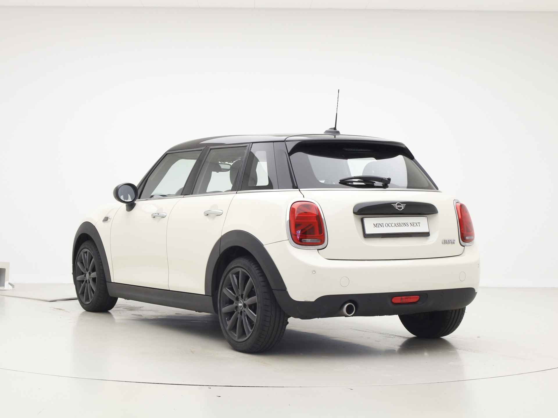 MINI 5-deurs Cooper Chili | 17" | Navigatie | 2-zone airco - 2/17