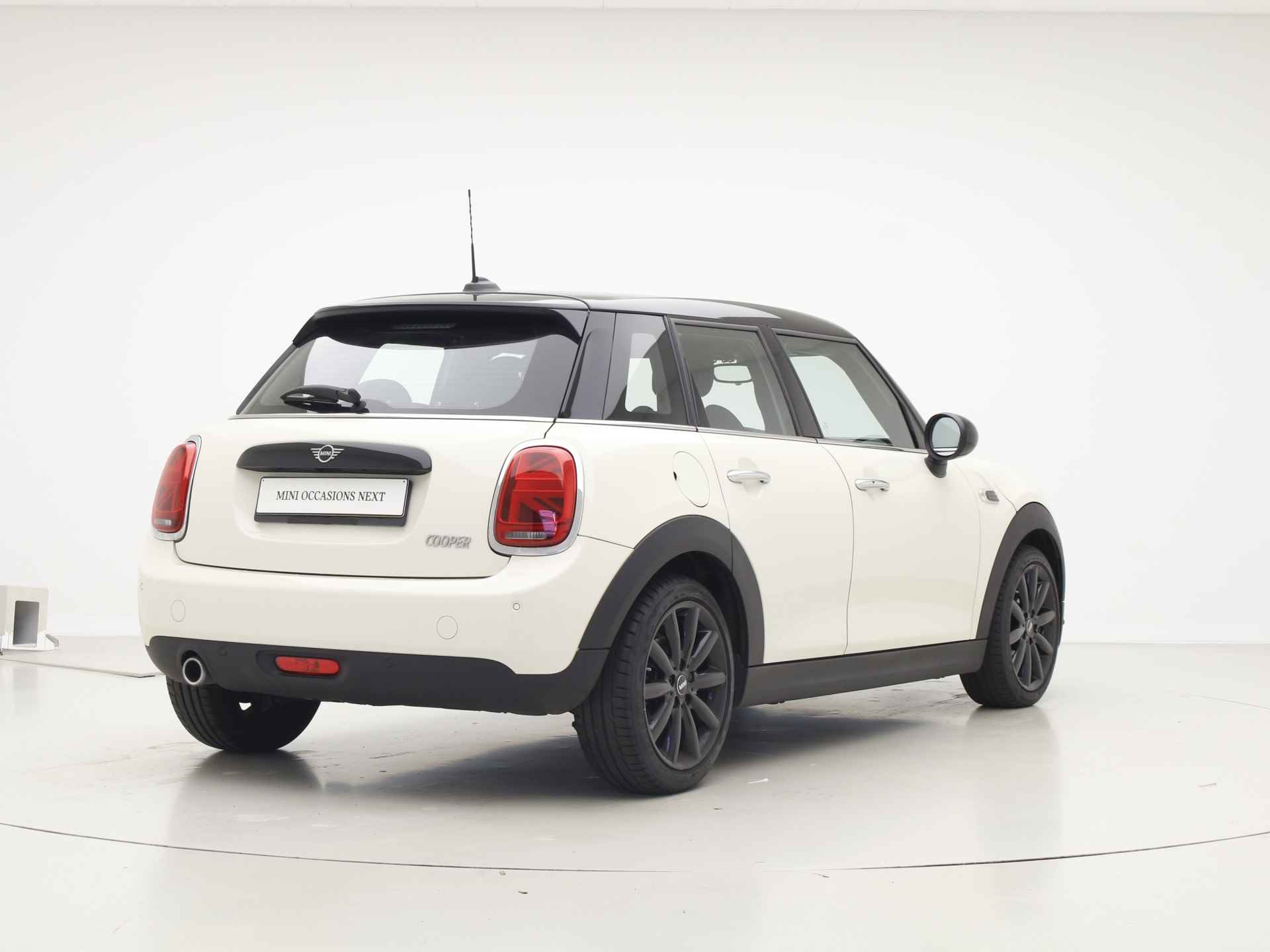 MINI 5-deurs Cooper Chili | 17" | Navigatie | 2-zone airco - 3/17