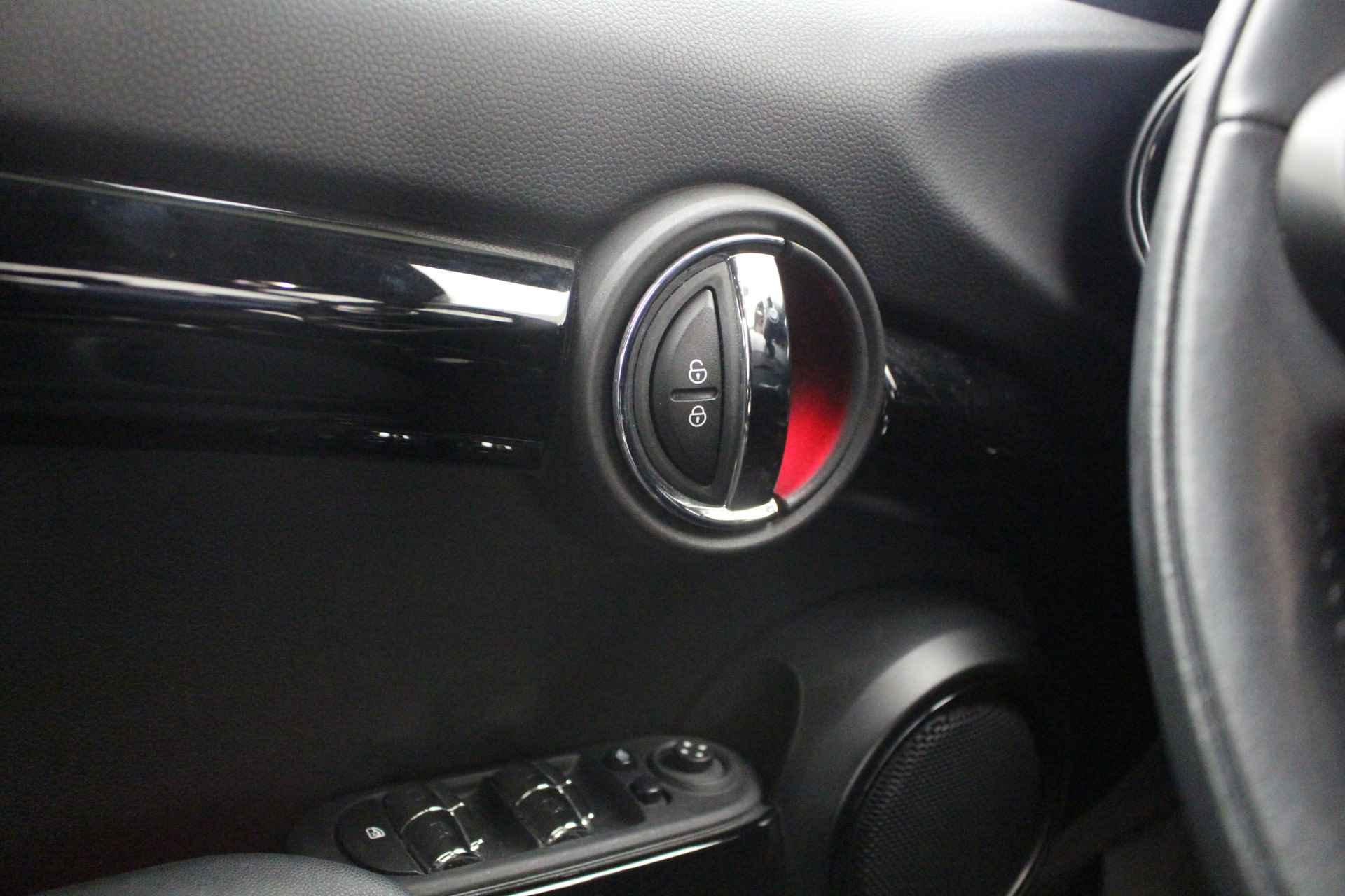 MINI 5-deurs Cooper Chili | 17" | Navigatie | 2-zone airco - 16/17