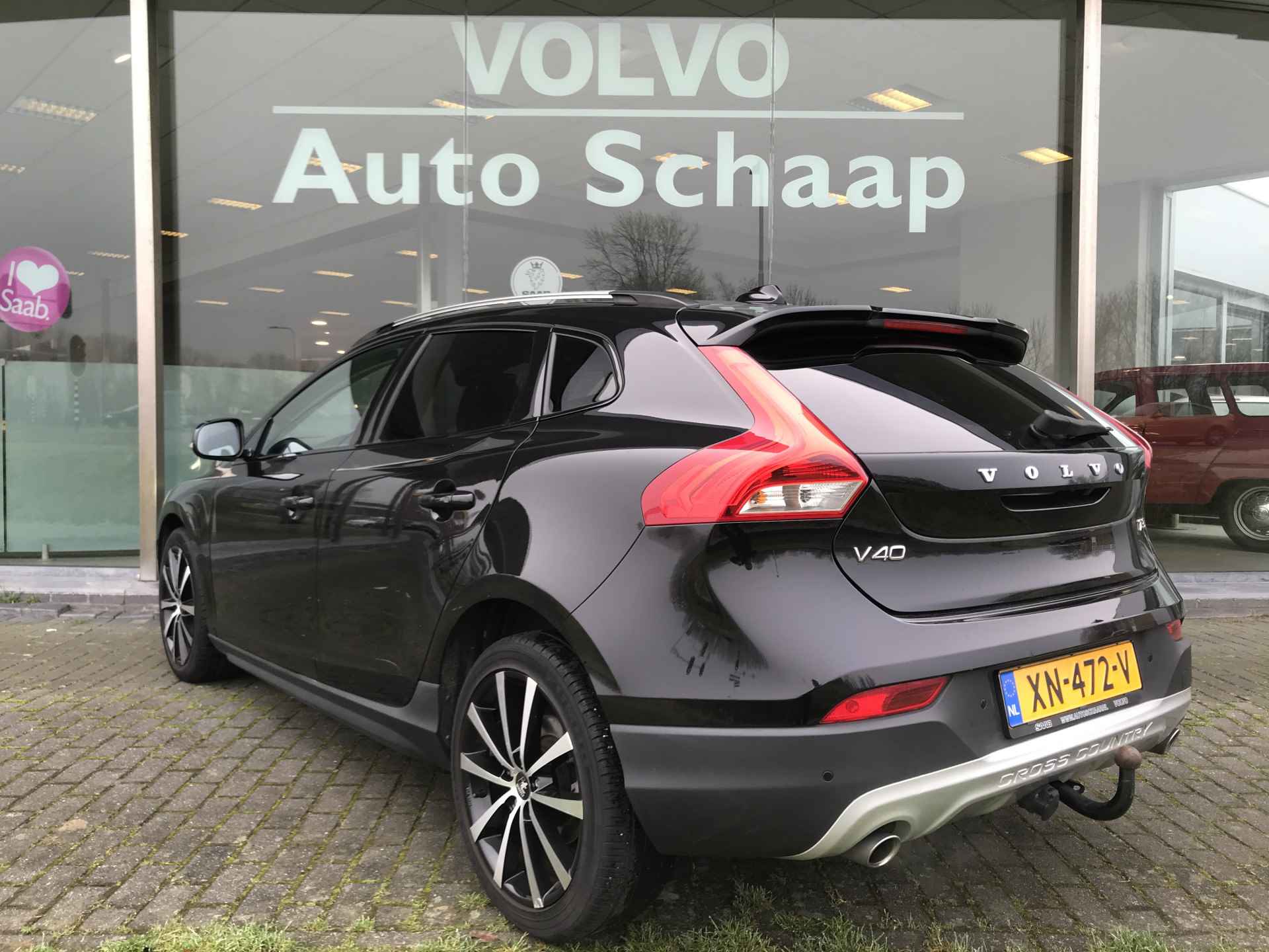 Volvo V40 Cross Country 1.5 T3 Polar+ Luxury Automaat | Rijklaar incl 12 mnd Bovag | Panoramadak DAB Camera Trekhaak Keyless - 3/12