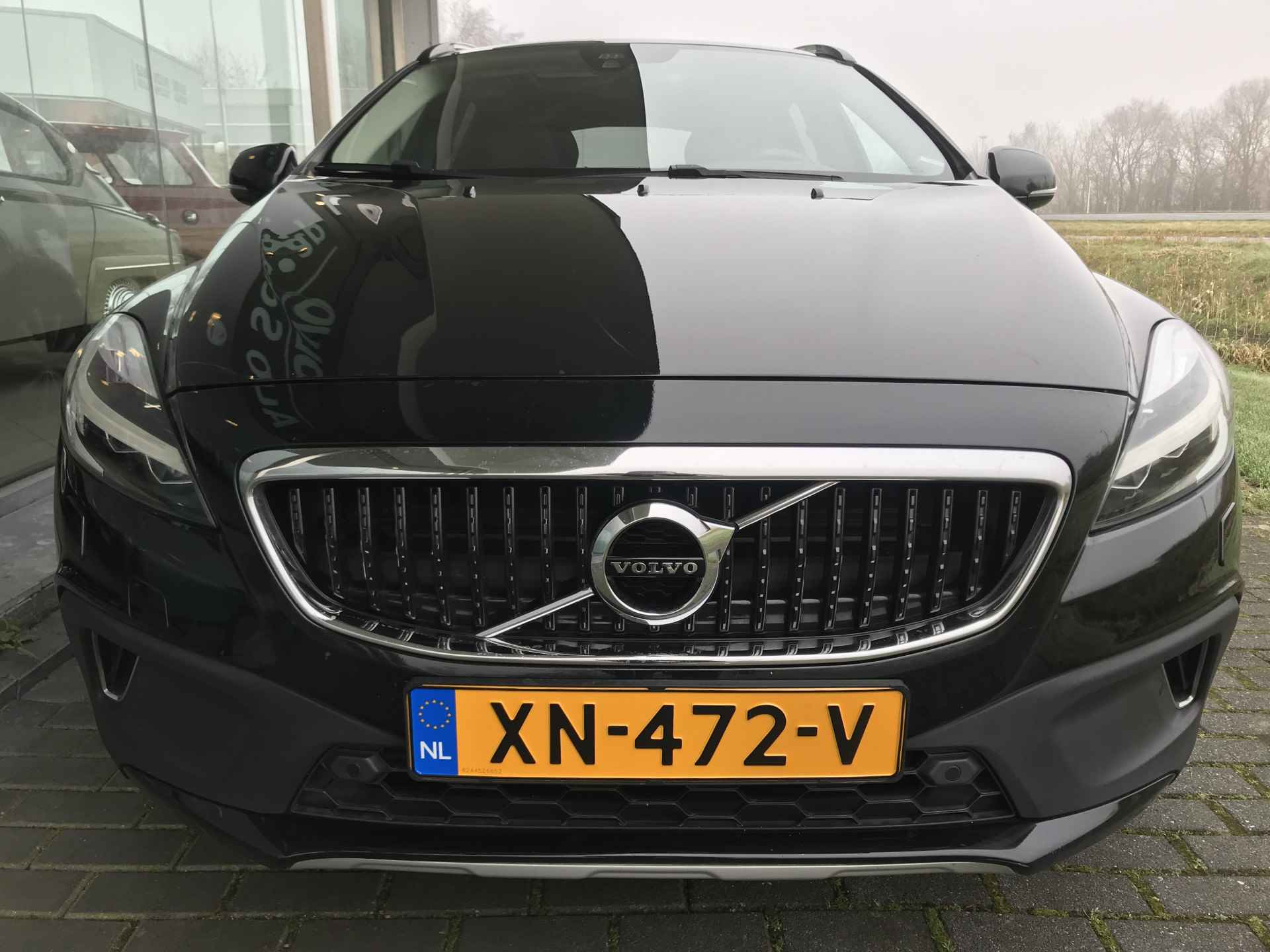 Volvo V40 Cross Country 1.5 T3 Polar+ Luxury Automaat | Rijklaar incl 12 mnd Bovag | Panoramadak DAB Camera Trekhaak Keyless - 4/12