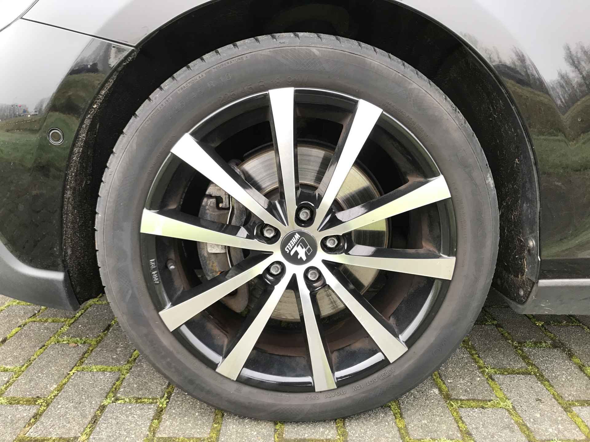 Volvo V40 Cross Country 1.5 T3 Polar+ Luxury Automaat | Rijklaar incl 12 mnd Bovag | Panoramadak DAB Camera Trekhaak Keyless - 9/12