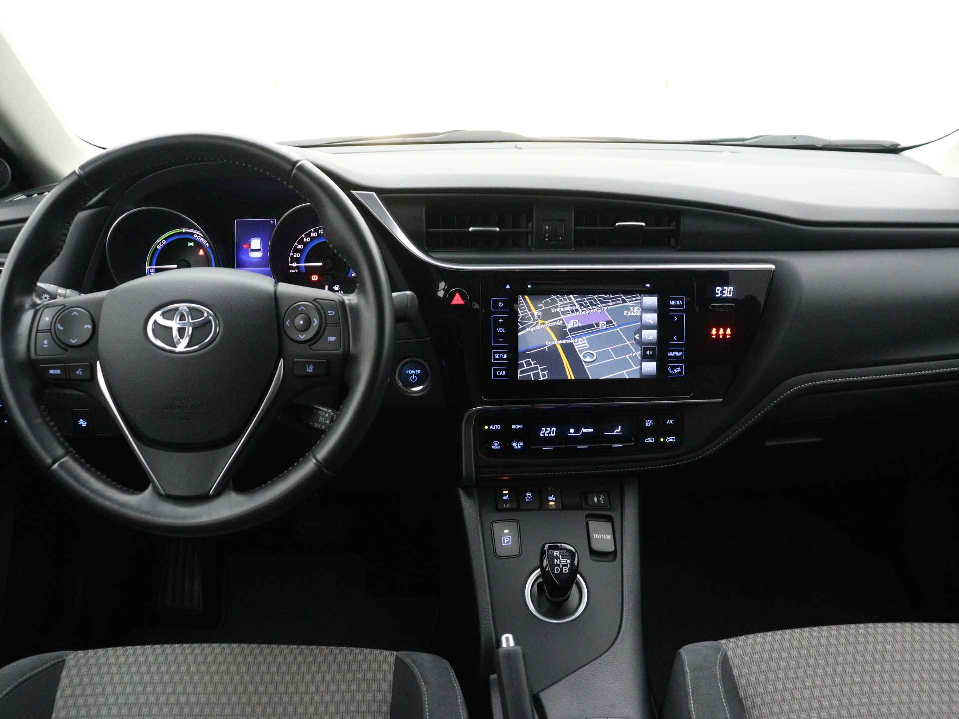 Toyota Auris 1.8 Hybrid Team D. Limited | LM velgen | Stoelverwarming | Navigatie | Camera | Climate Control | - 6/41