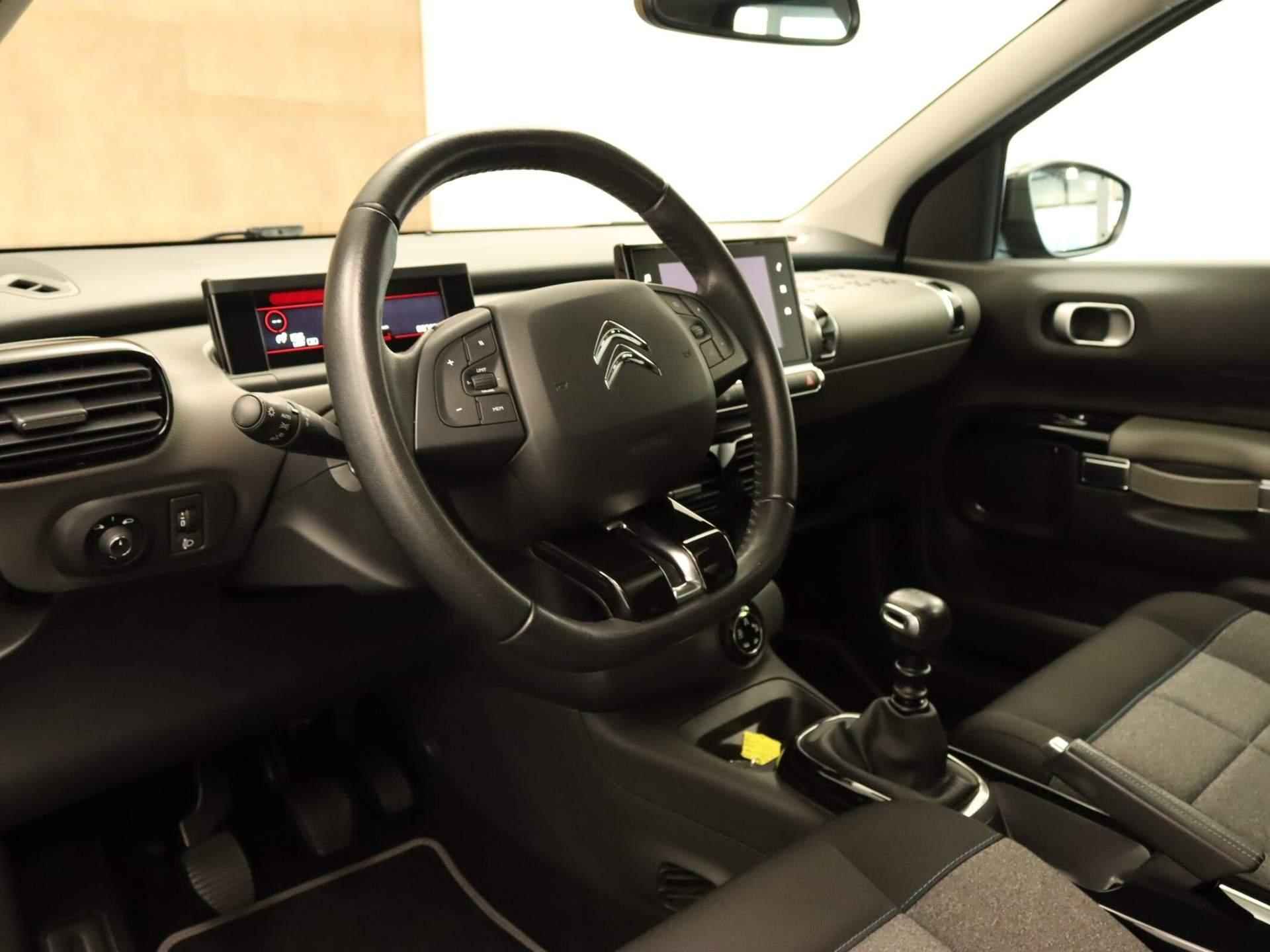 Citroen C4 Cactus 1.2 PureTech Shine - ORIGINEEL NEDERLANDSE AUTO - PANORAMADAK - VASTE TREKHAAK (950KG GEREMD TREKGEWICHT) - PARKEERSENSOREN VOOR EN ACHTER - ACHTERUITRIJ CAMERA - APPLE CARPLAY/ ANDROID AUTO - 3/41