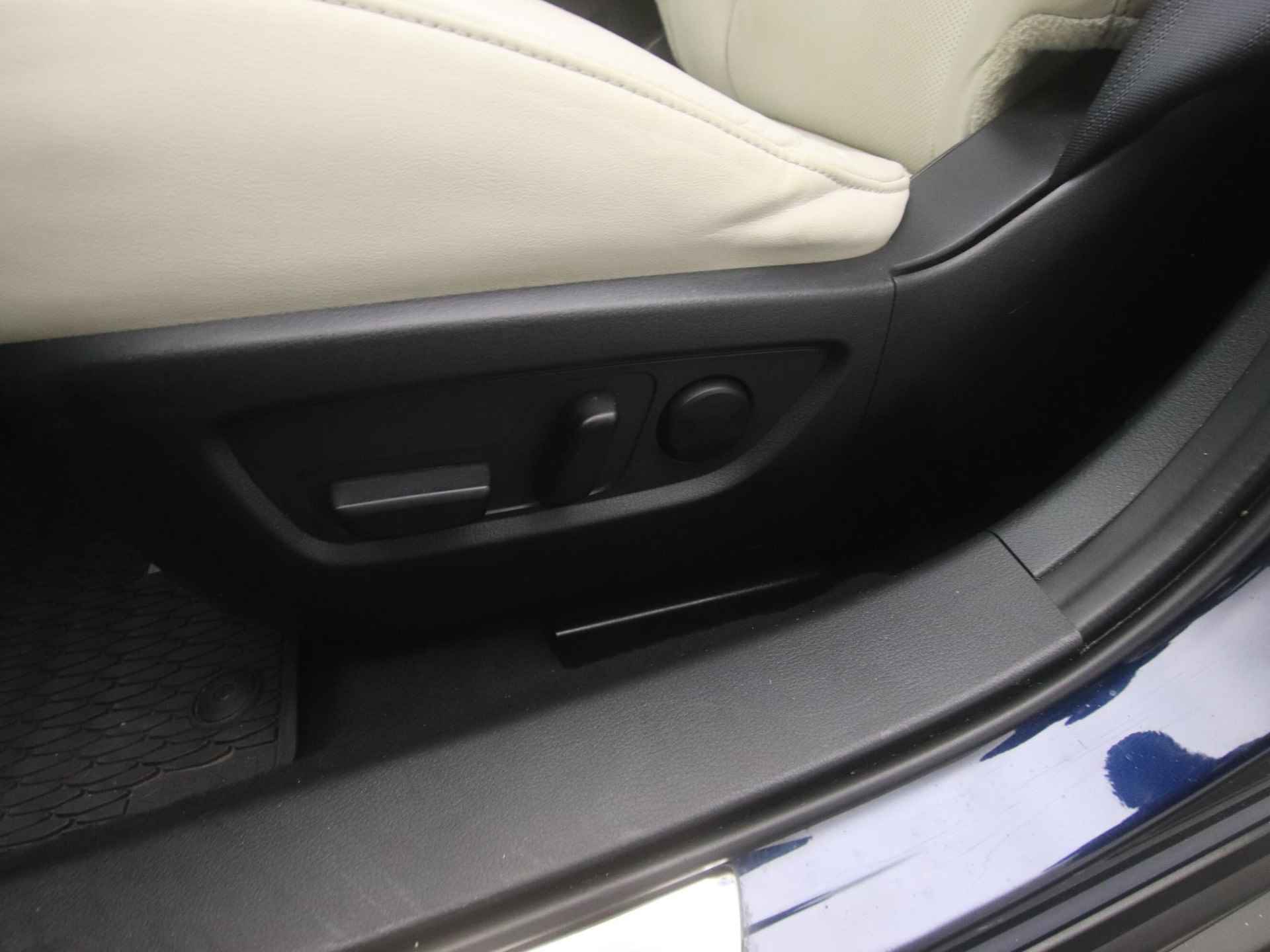Mazda CX-30 2.0 e-SkyActiv-X Luxury i-Activesense automaat met Sunroof : dealer onderhouden - 14/50