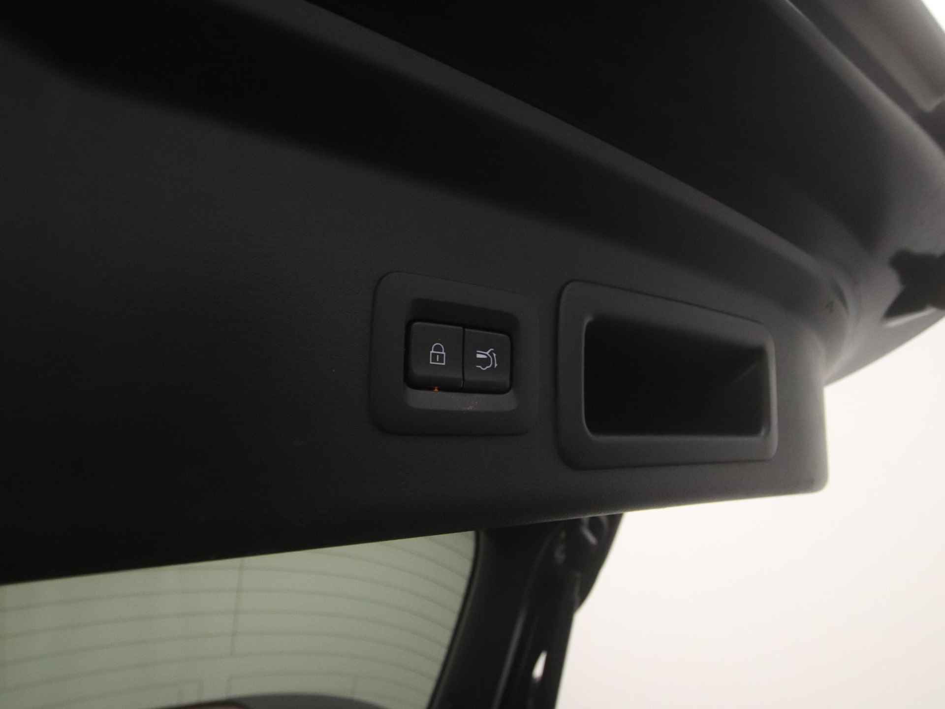 Mazda CX-30 2.0 e-SkyActiv-X Luxury i-Activesense automaat met Sunroof : dealer onderhouden - 17/50