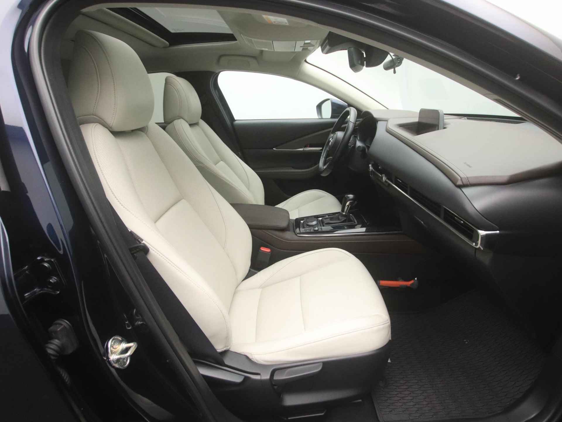 Mazda CX-30 2.0 e-SkyActiv-X Luxury i-Activesense automaat met Sunroof : dealer onderhouden - 22/50