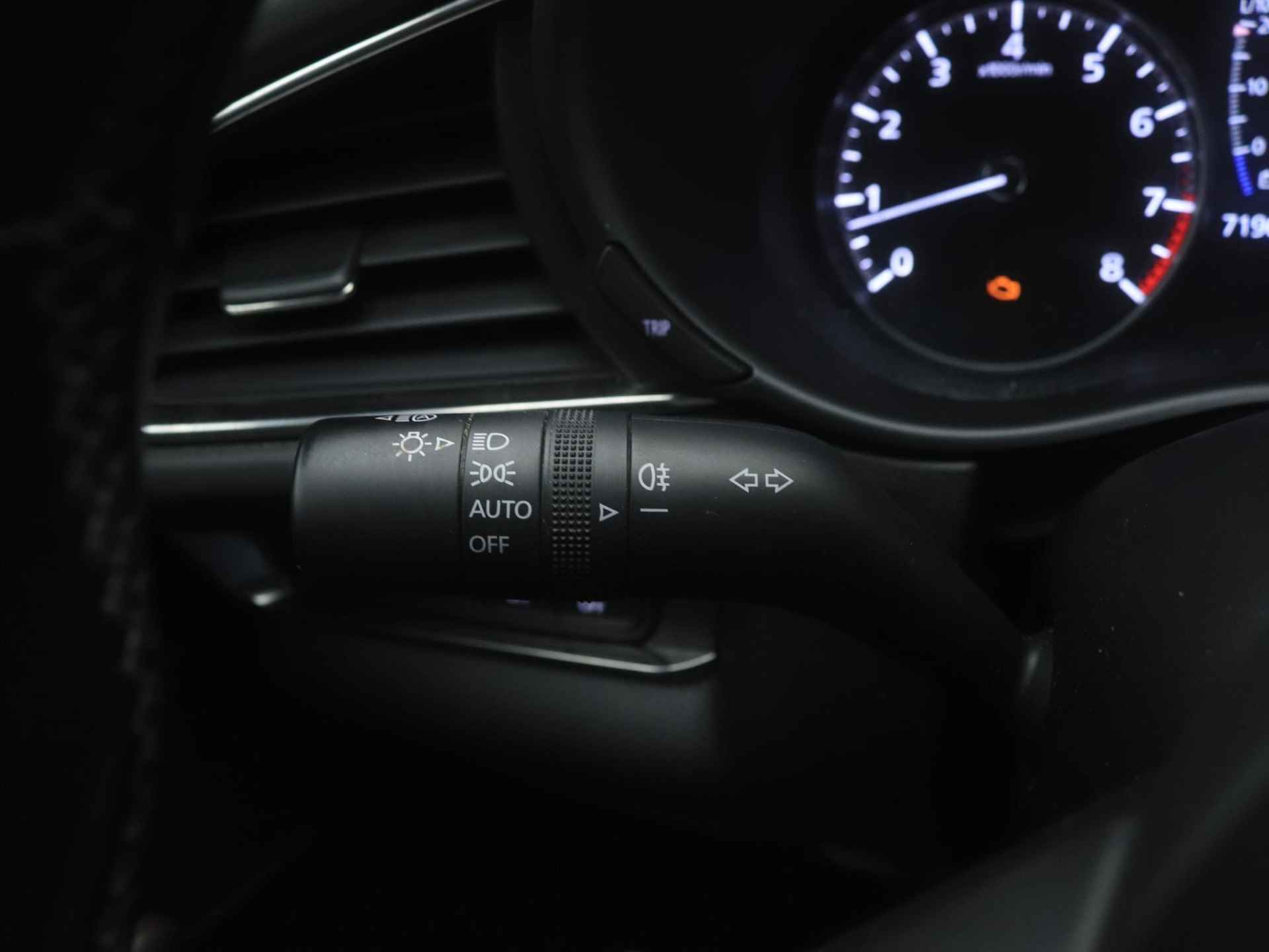 Mazda CX-30 2.0 e-SkyActiv-X Luxury i-Activesense automaat met Sunroof : dealer onderhouden - 28/50
