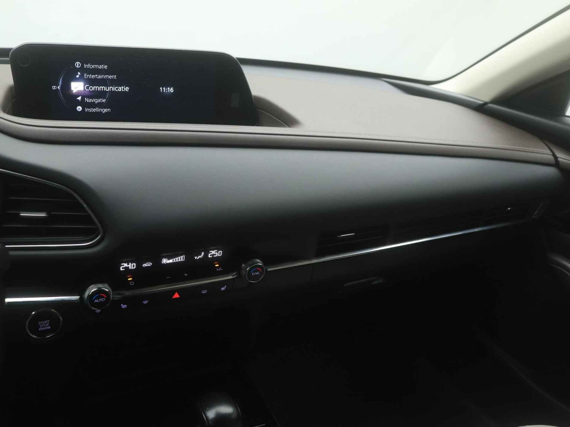 Mazda CX-30 2.0 e-SkyActiv-X Luxury i-Activesense automaat met Sunroof : dealer onderhouden - 32/50