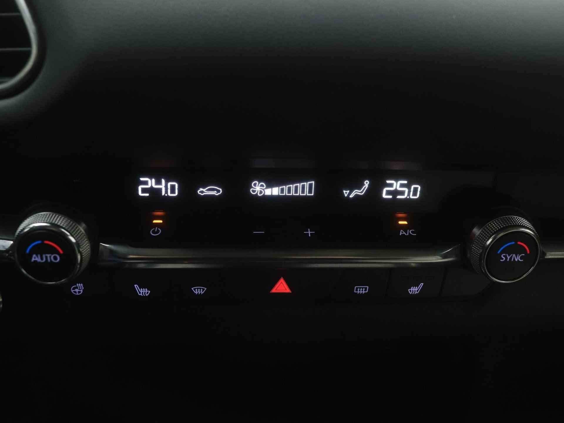 Mazda CX-30 2.0 e-SkyActiv-X Luxury i-Activesense automaat met Sunroof : dealer onderhouden - 37/50
