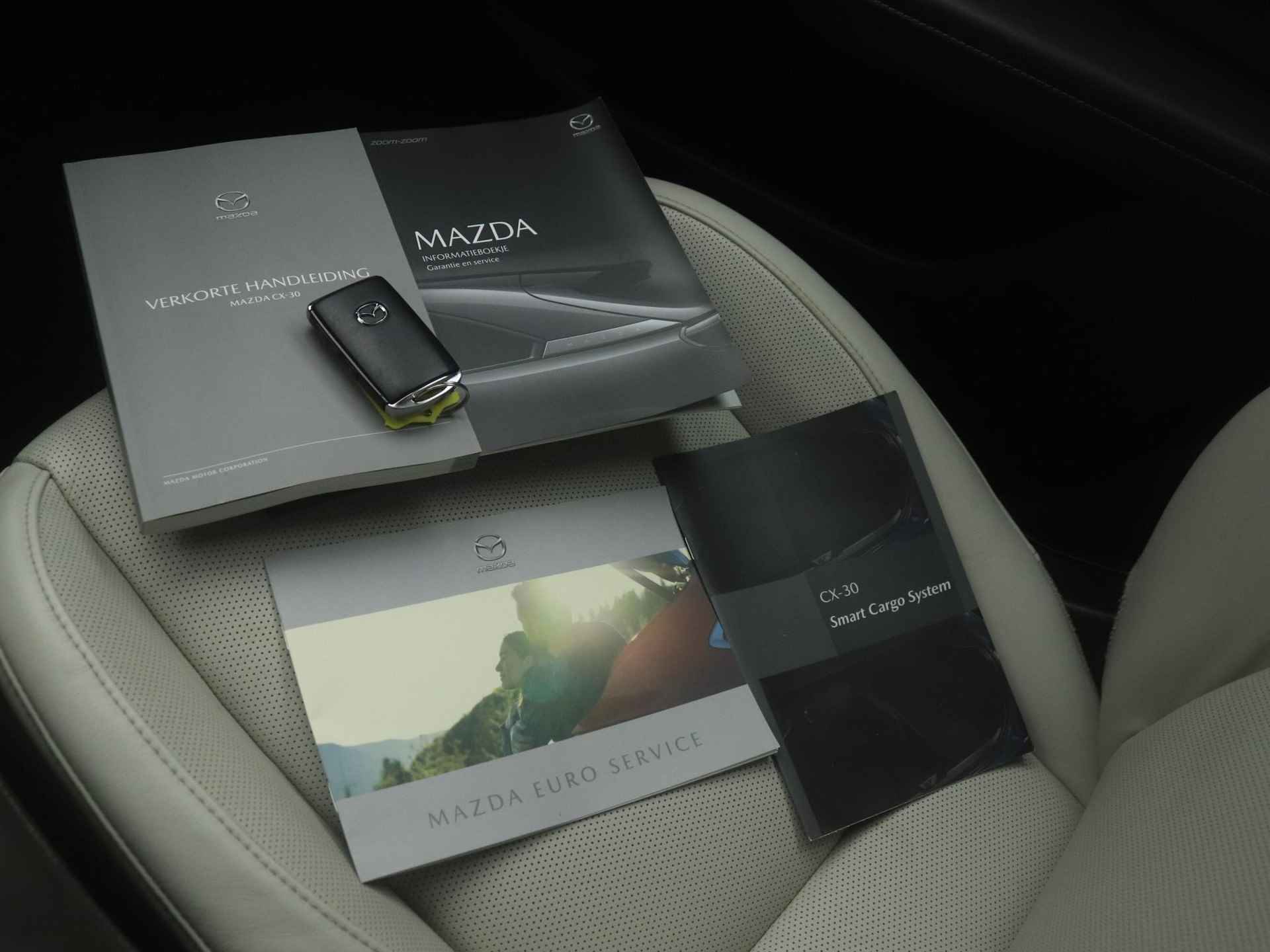 Mazda CX-30 2.0 e-SkyActiv-X Luxury i-Activesense automaat met Sunroof : dealer onderhouden - 41/50