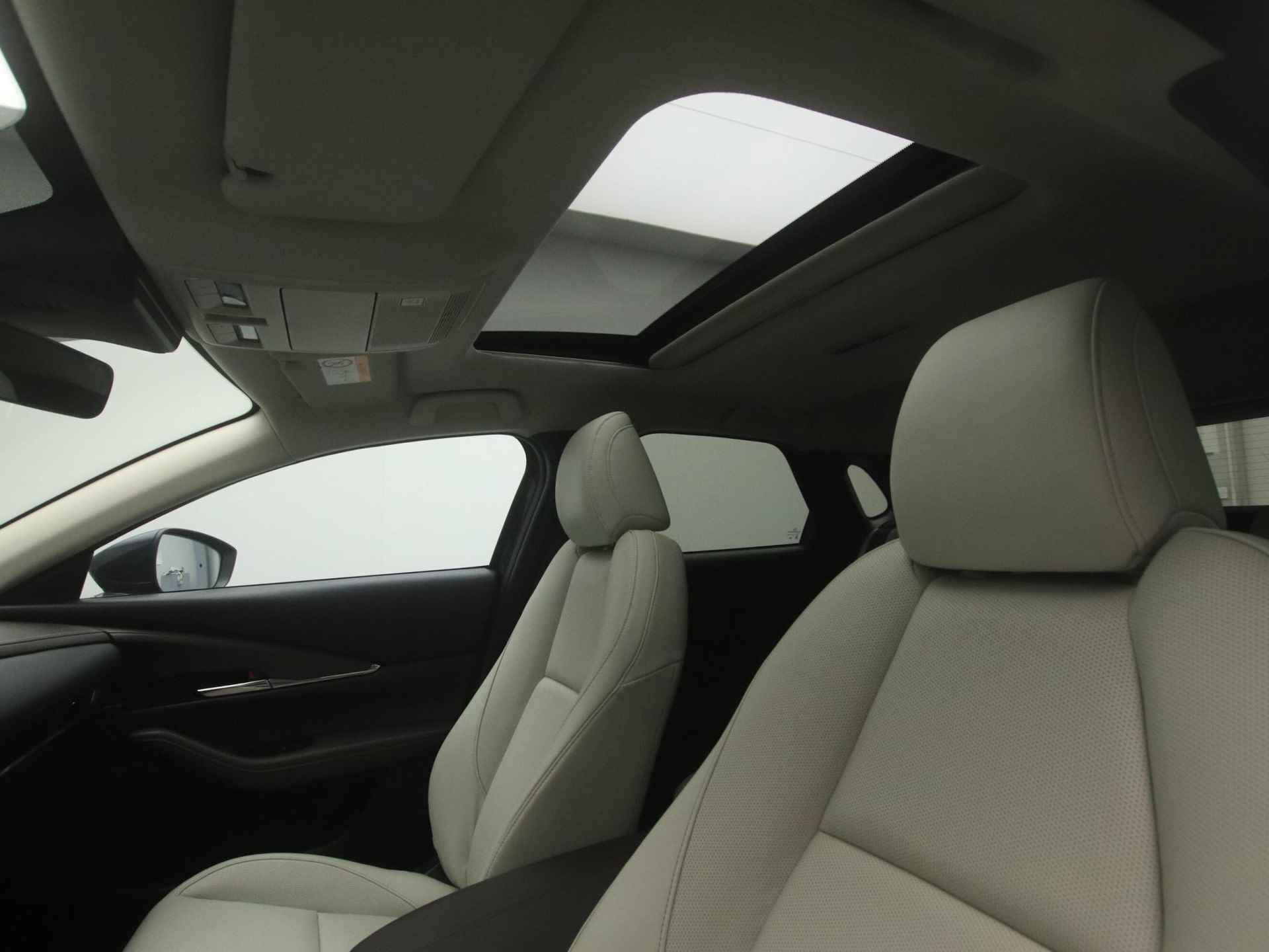 Mazda CX-30 2.0 e-SkyActiv-X Luxury i-Activesense automaat met Sunroof : dealer onderhouden - 45/50